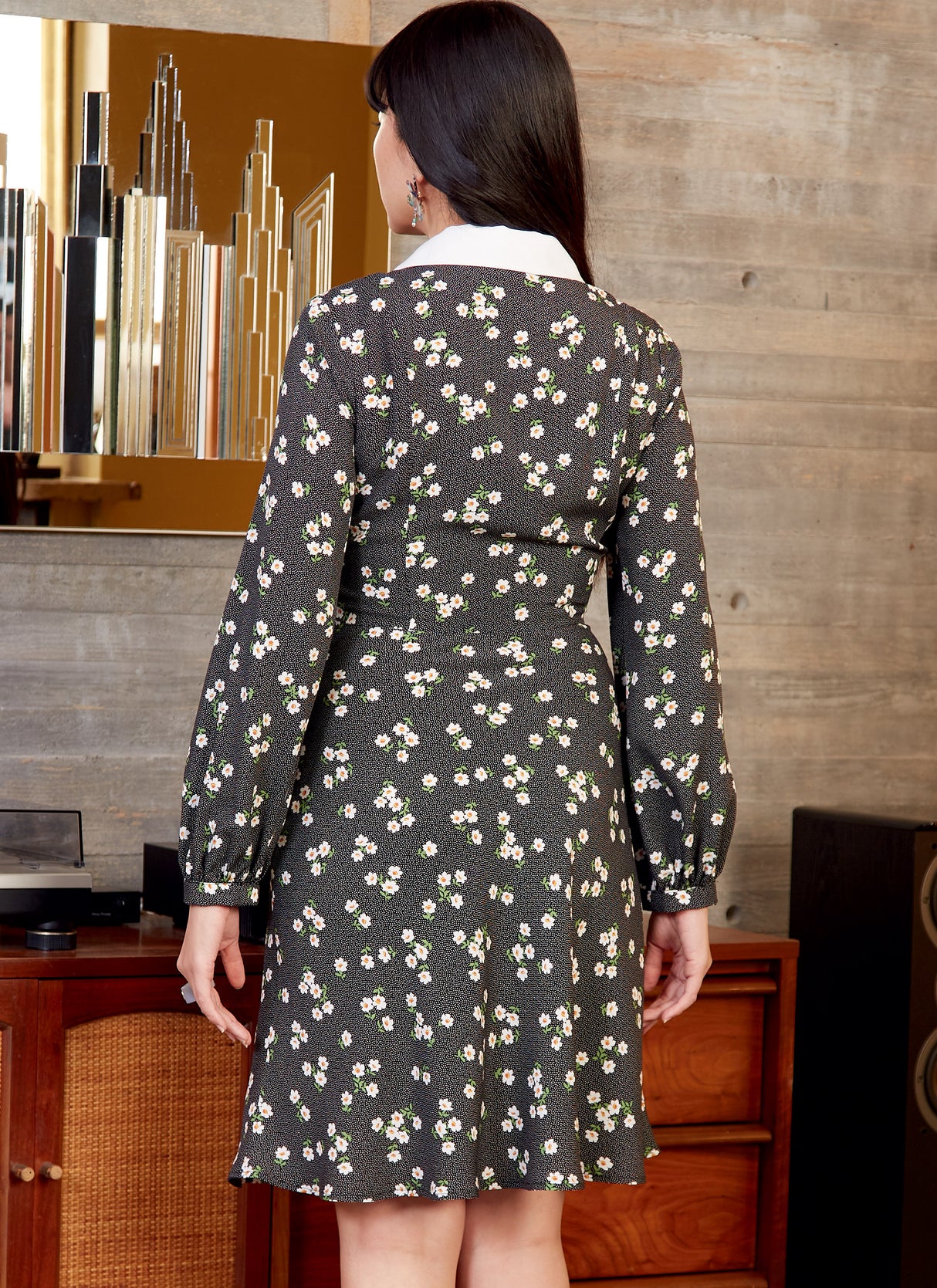 Patron McCall's n°8239 - Robe ajustée et évasée avec col