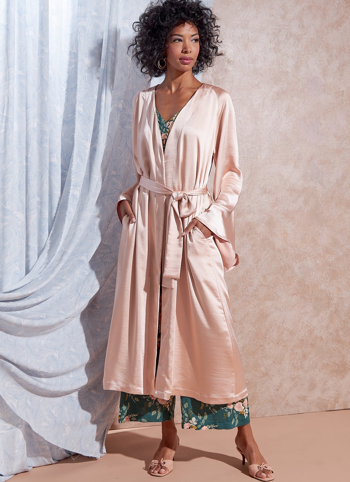 Patron McCall's n°8261 - Barboteuse, combinaison et robe avec ceinture