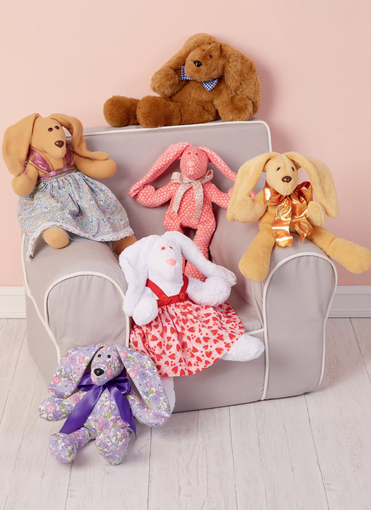 Patron McCall's n°8270 - Lapin en peluche et ses robes