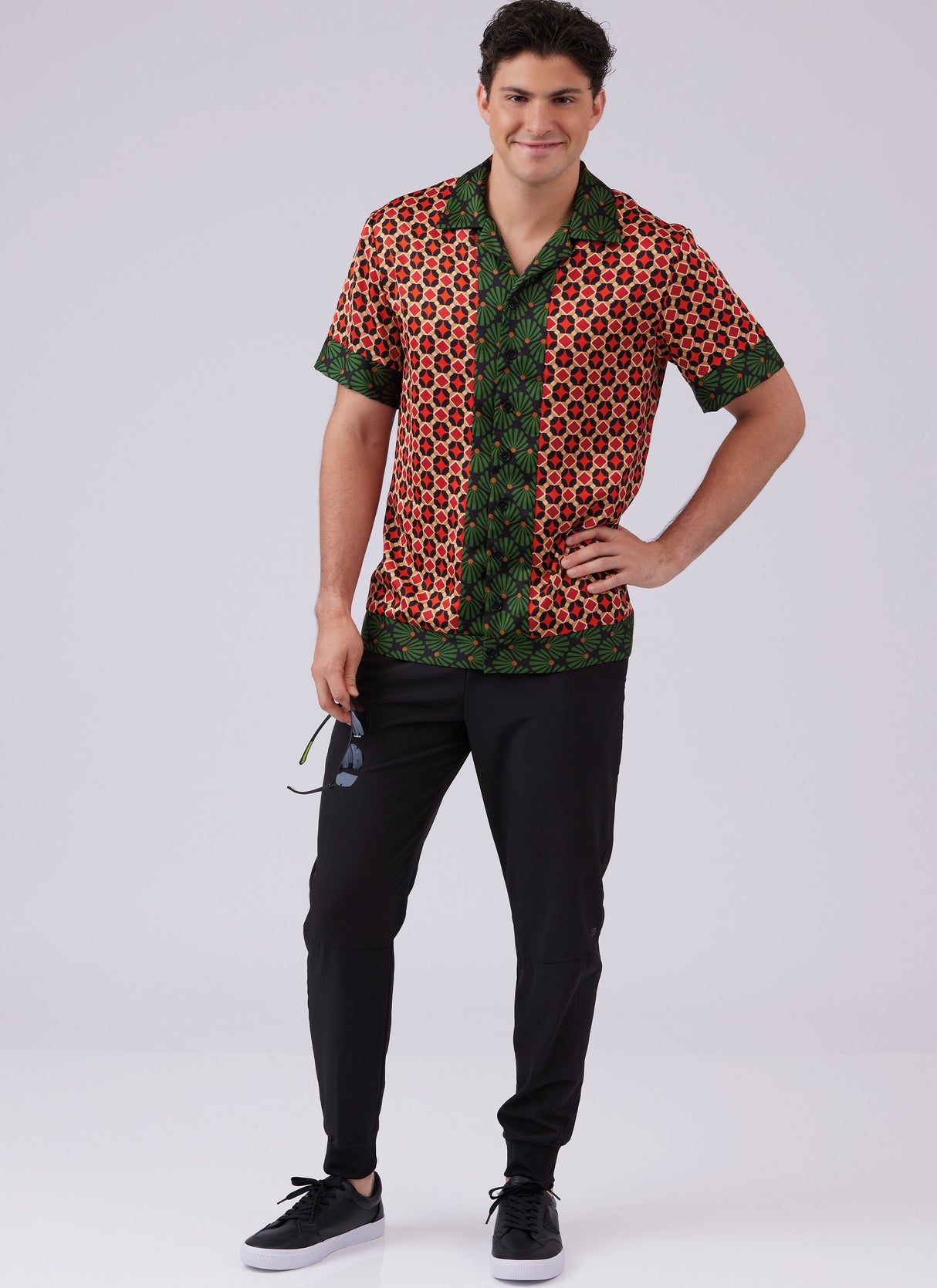 Patron McCall's n°8459 - Chemise de bowling ajustée pour homme