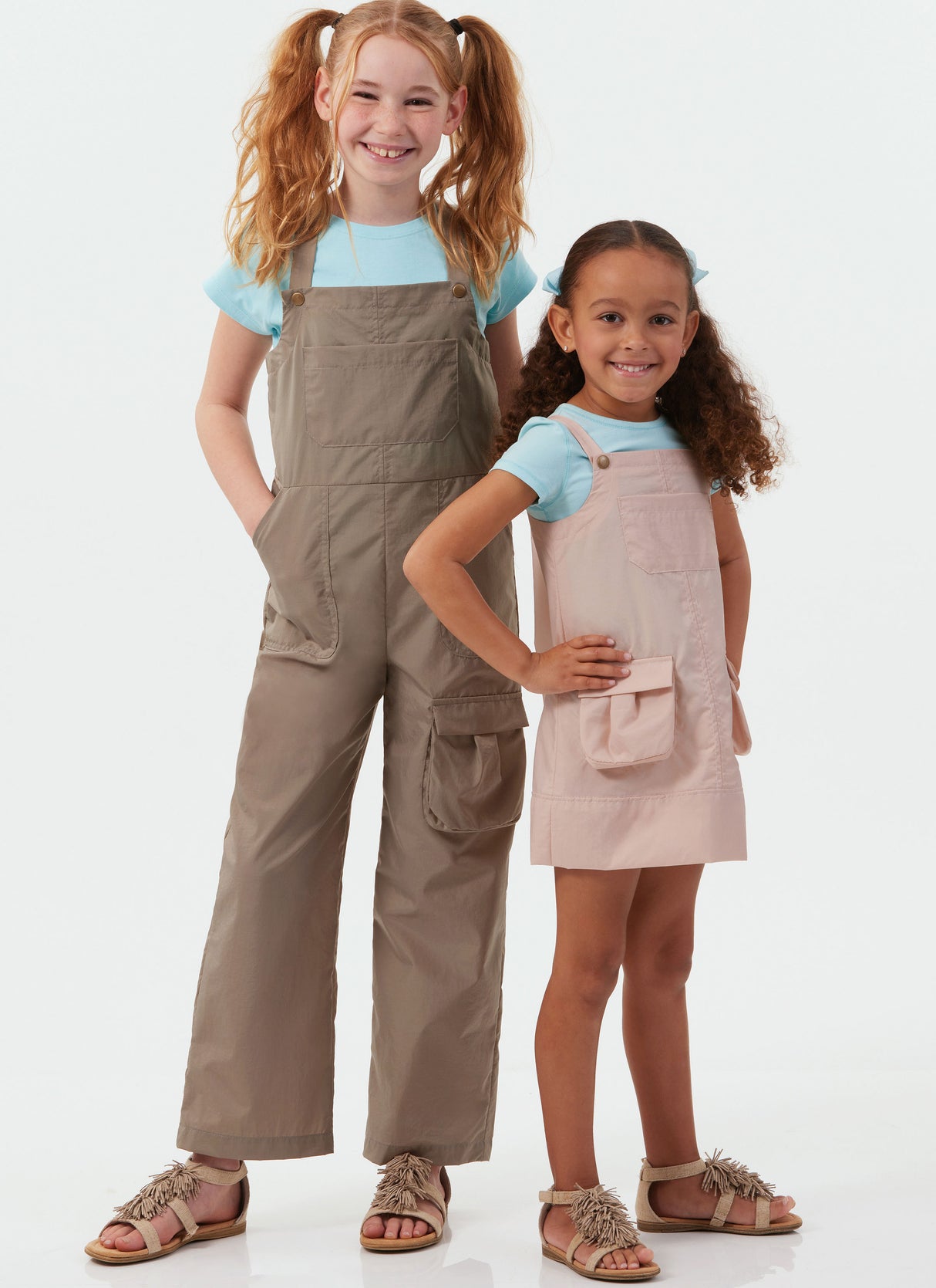Patron McCall's n°8489 - Robe chasuble et salopette pour enfants