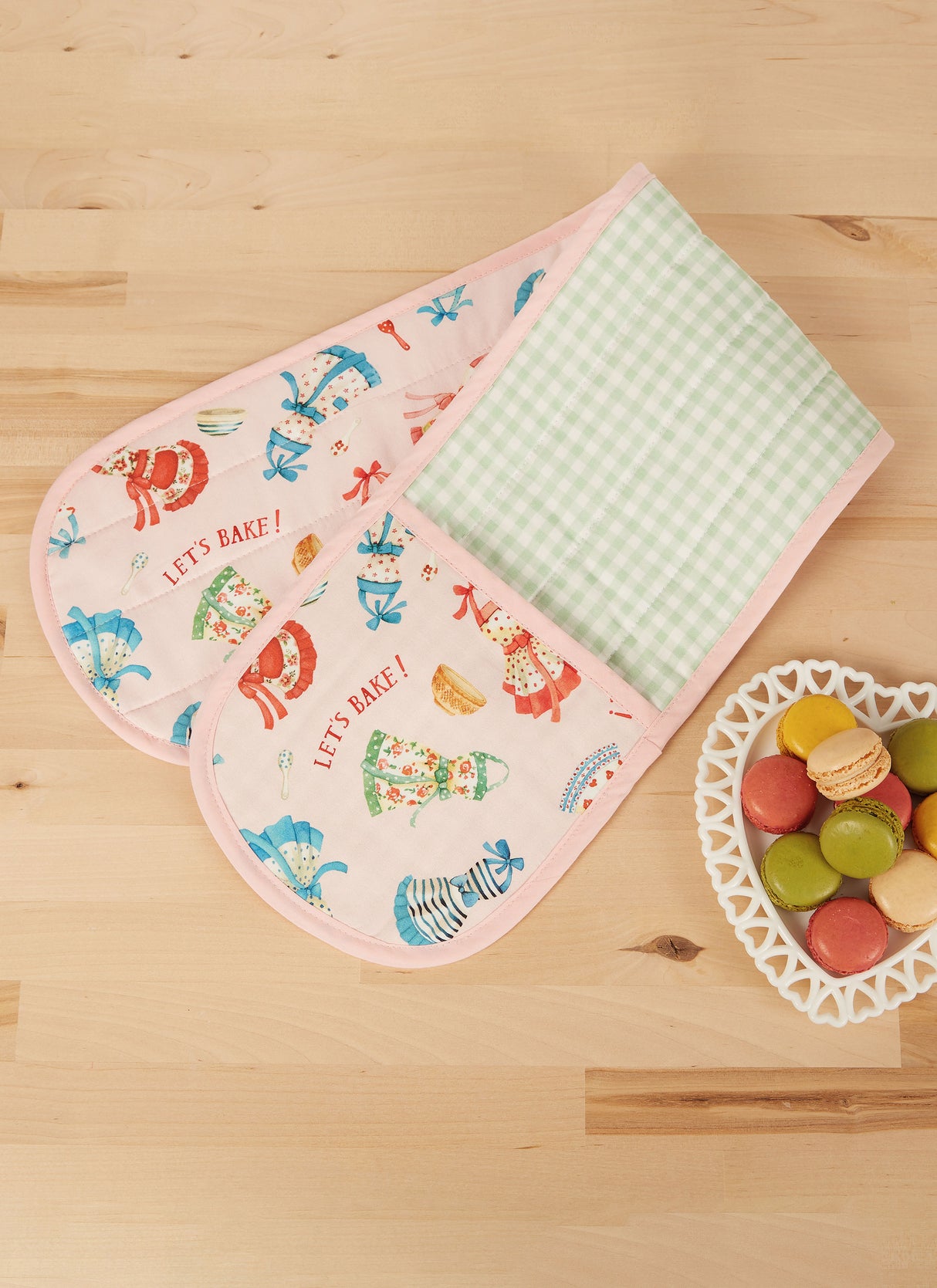 Patron McCall's n°8494 - Tablier et accessoires de cuisine pour femmes