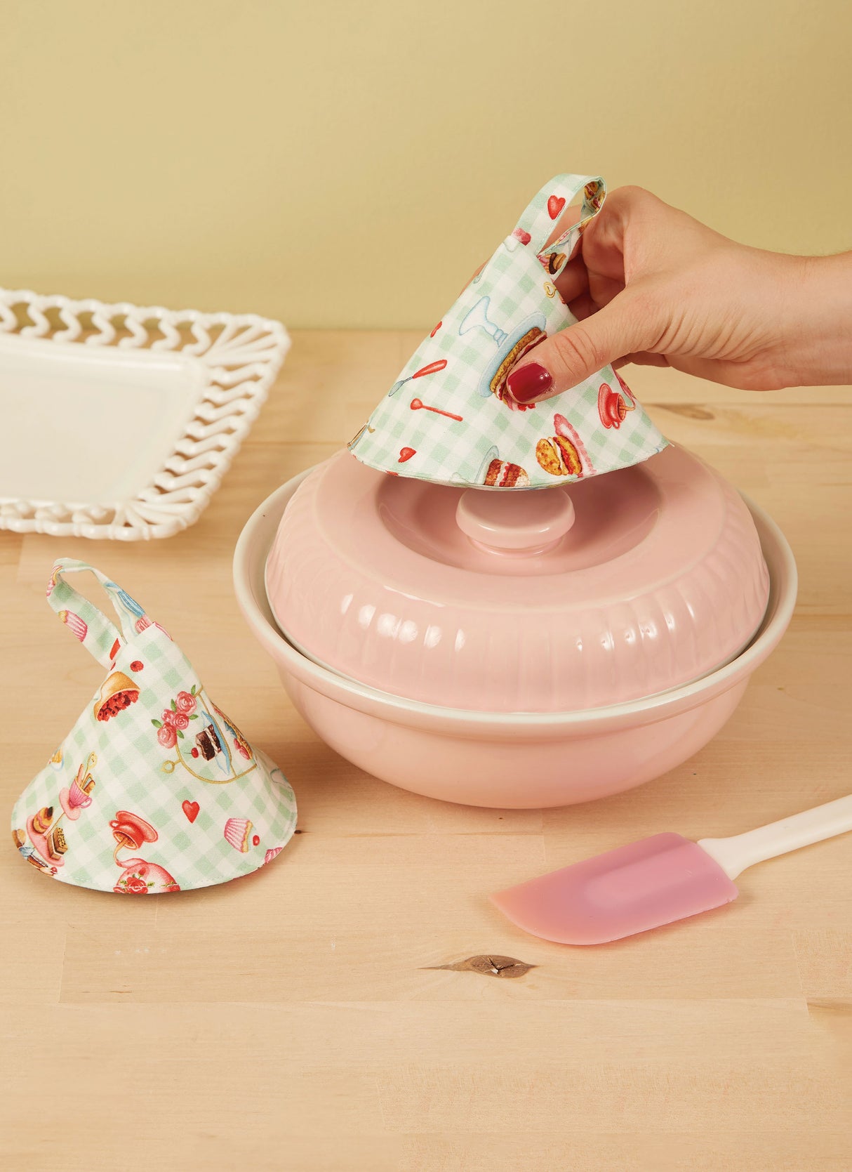Patron McCall's n°8494 - Tablier et accessoires de cuisine pour femmes