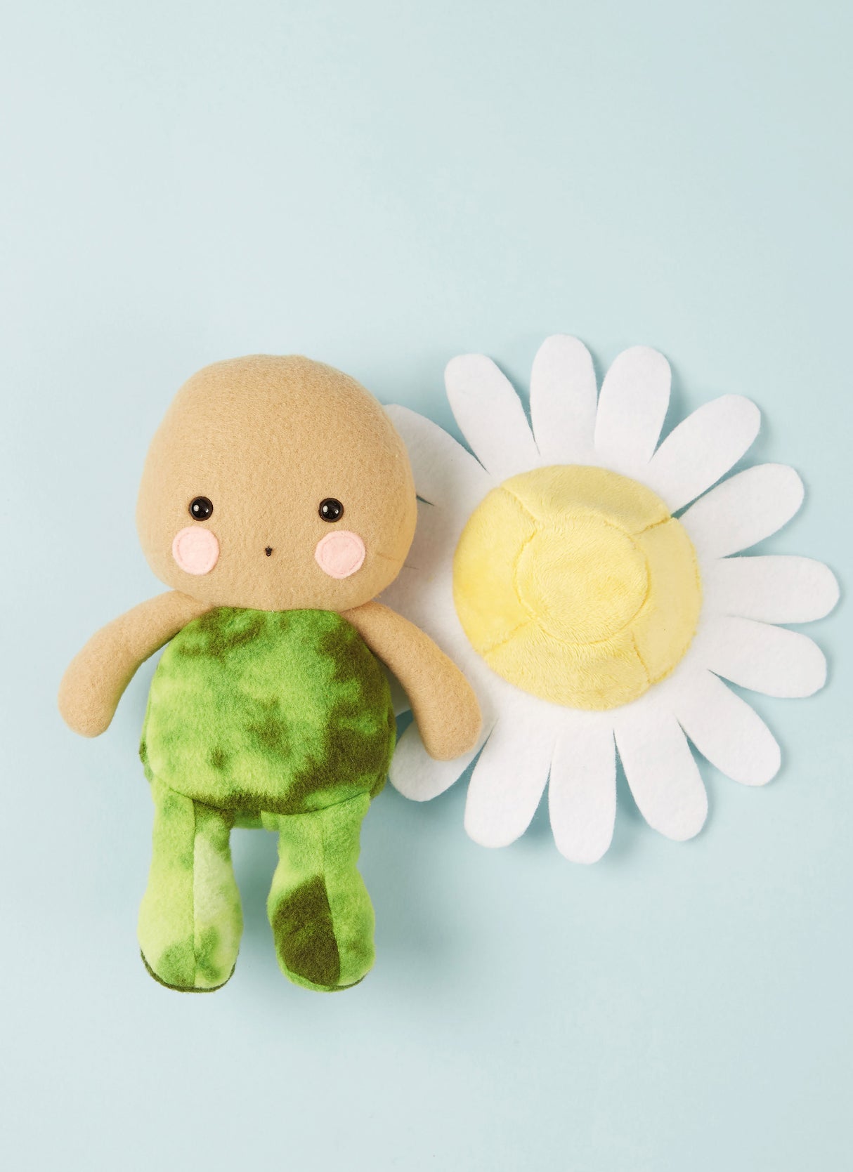 Patron McCall's n°8496 - Peluches abeille et coccinelle avec accessoires