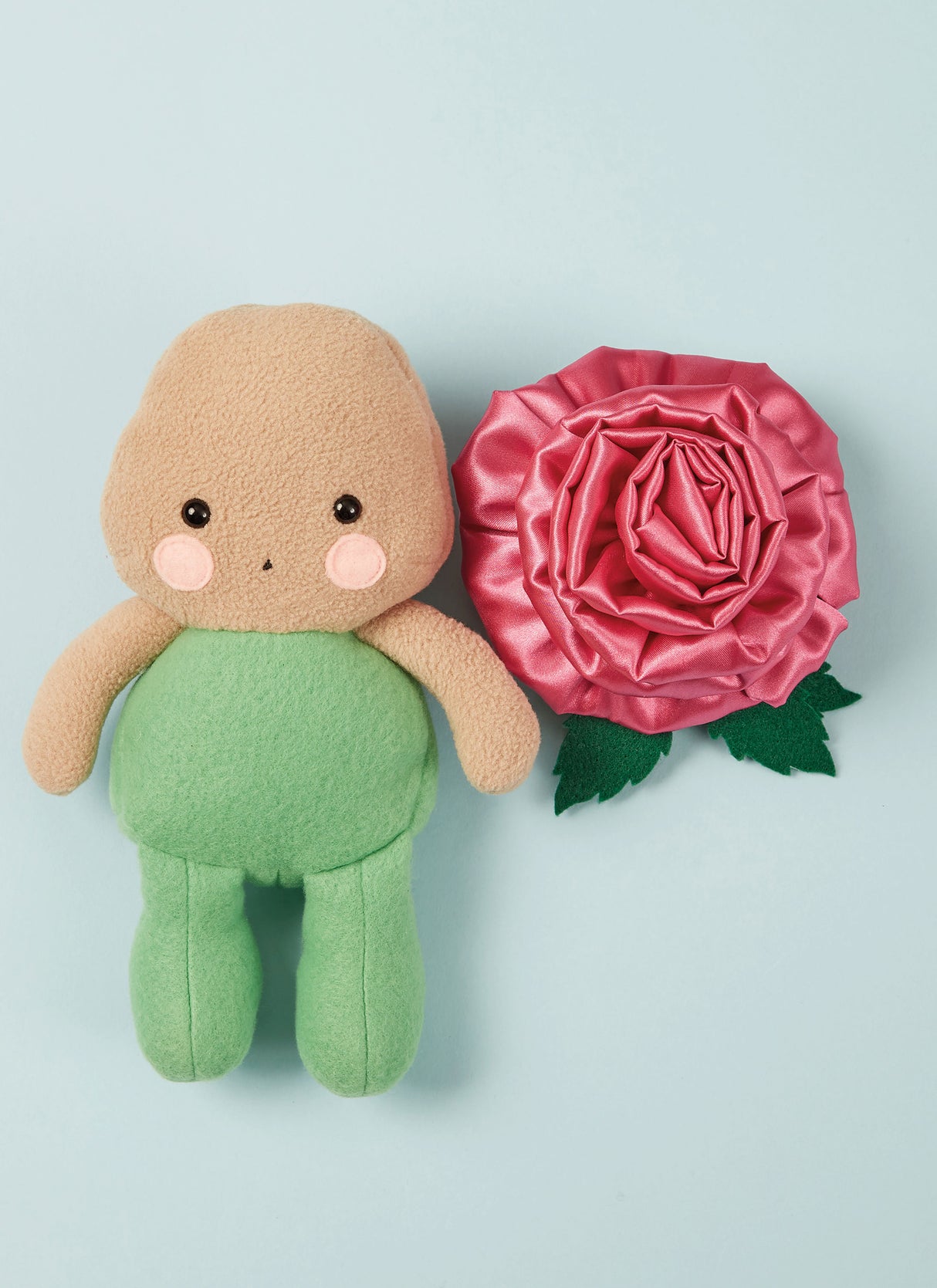 Patron McCall's n°8496 - Peluches abeille et coccinelle avec accessoires