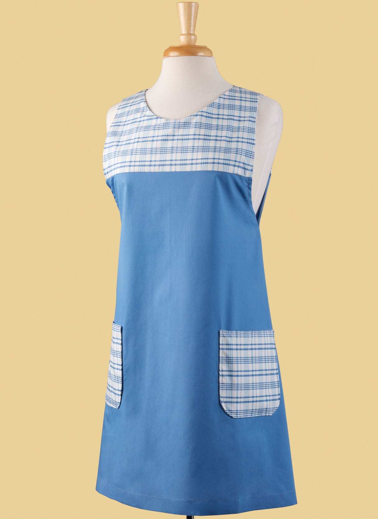 Patron McCall's n°8522 - Tablier style cordonnier pour femmes