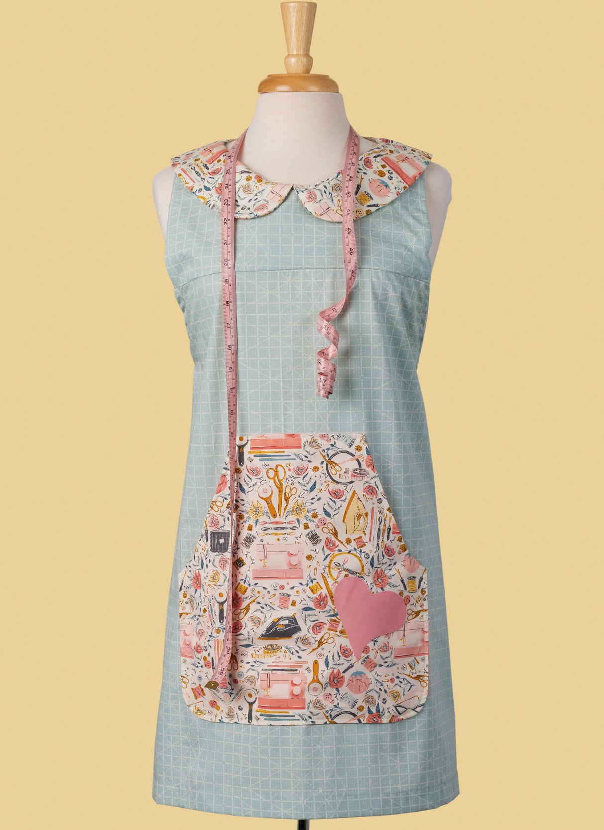 Patron McCall's n°8522 - Tablier style cordonnier pour femmes
