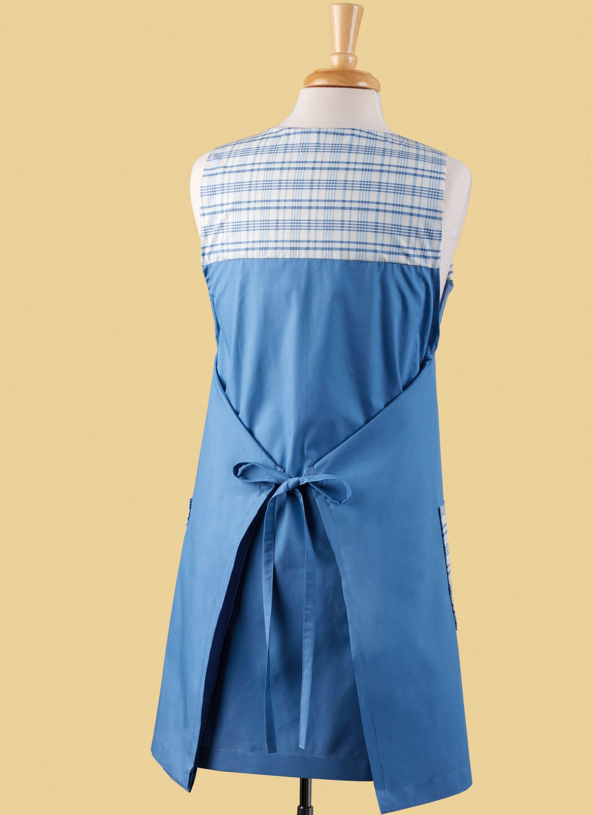 Patron McCall's n°8522 - Tablier style cordonnier pour femmes