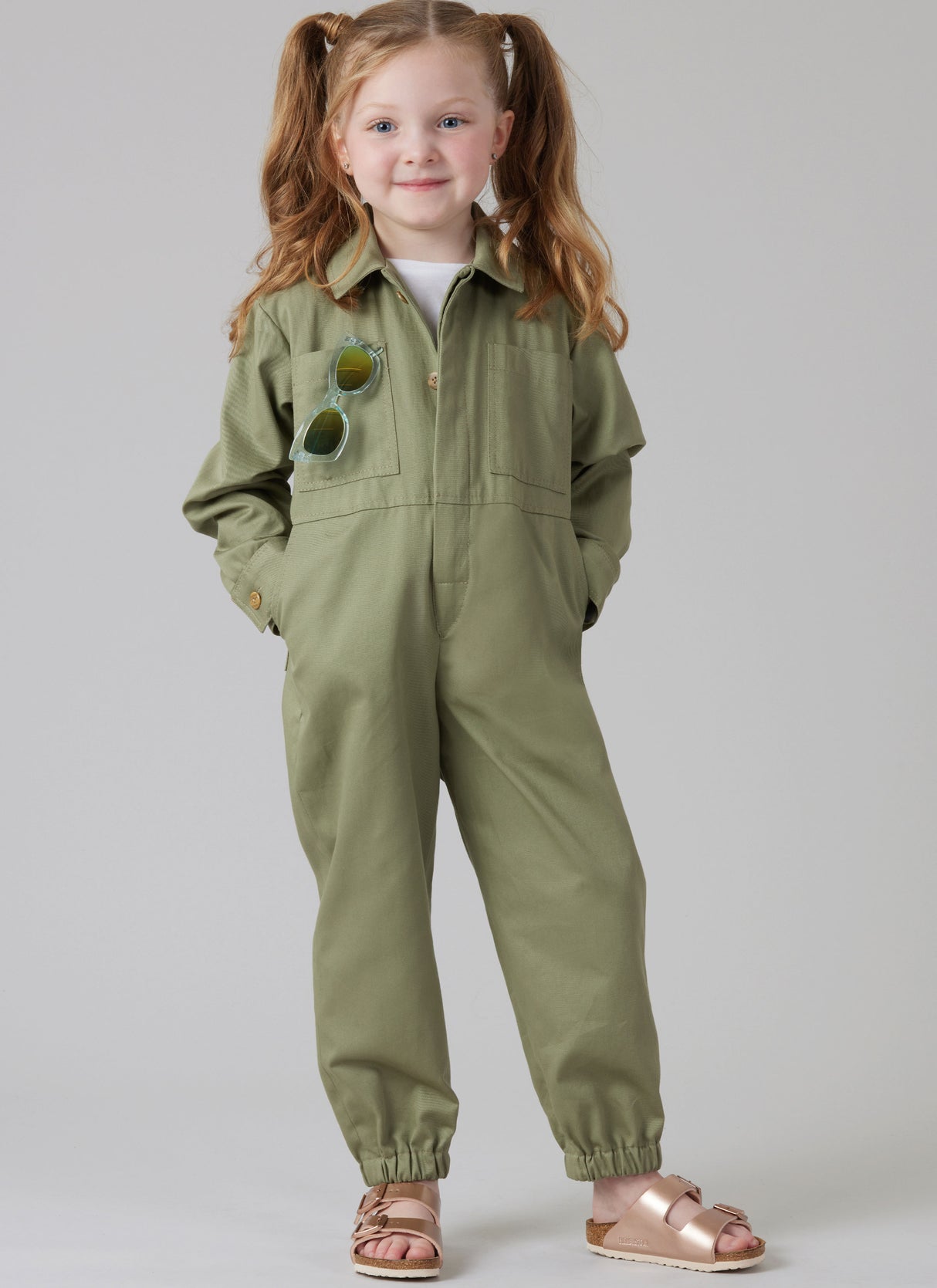 Patron McCall's n°8567 - Combinaison enfant style workwear