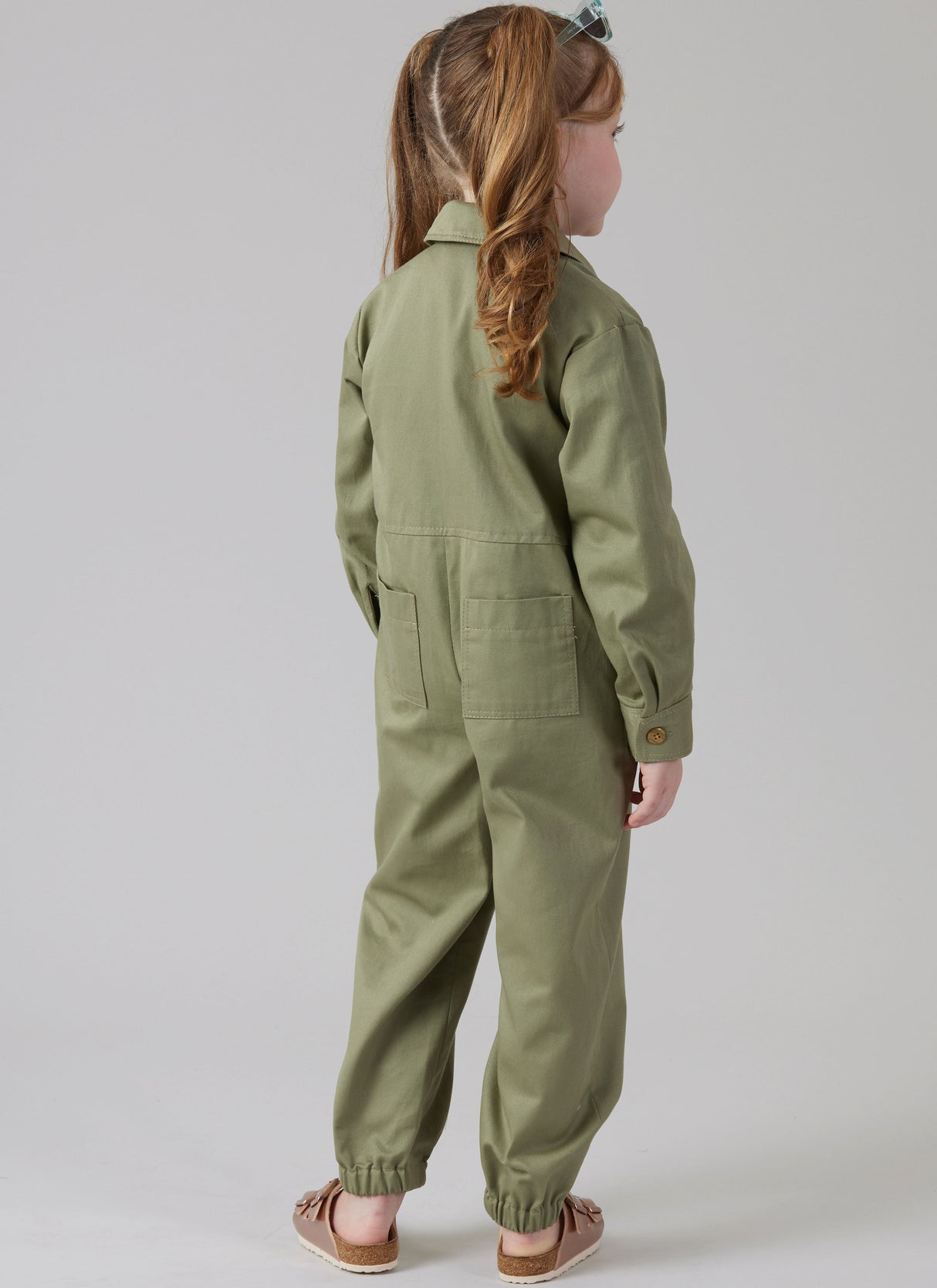 Patron McCall's n°8567 - Combinaison enfant style workwear