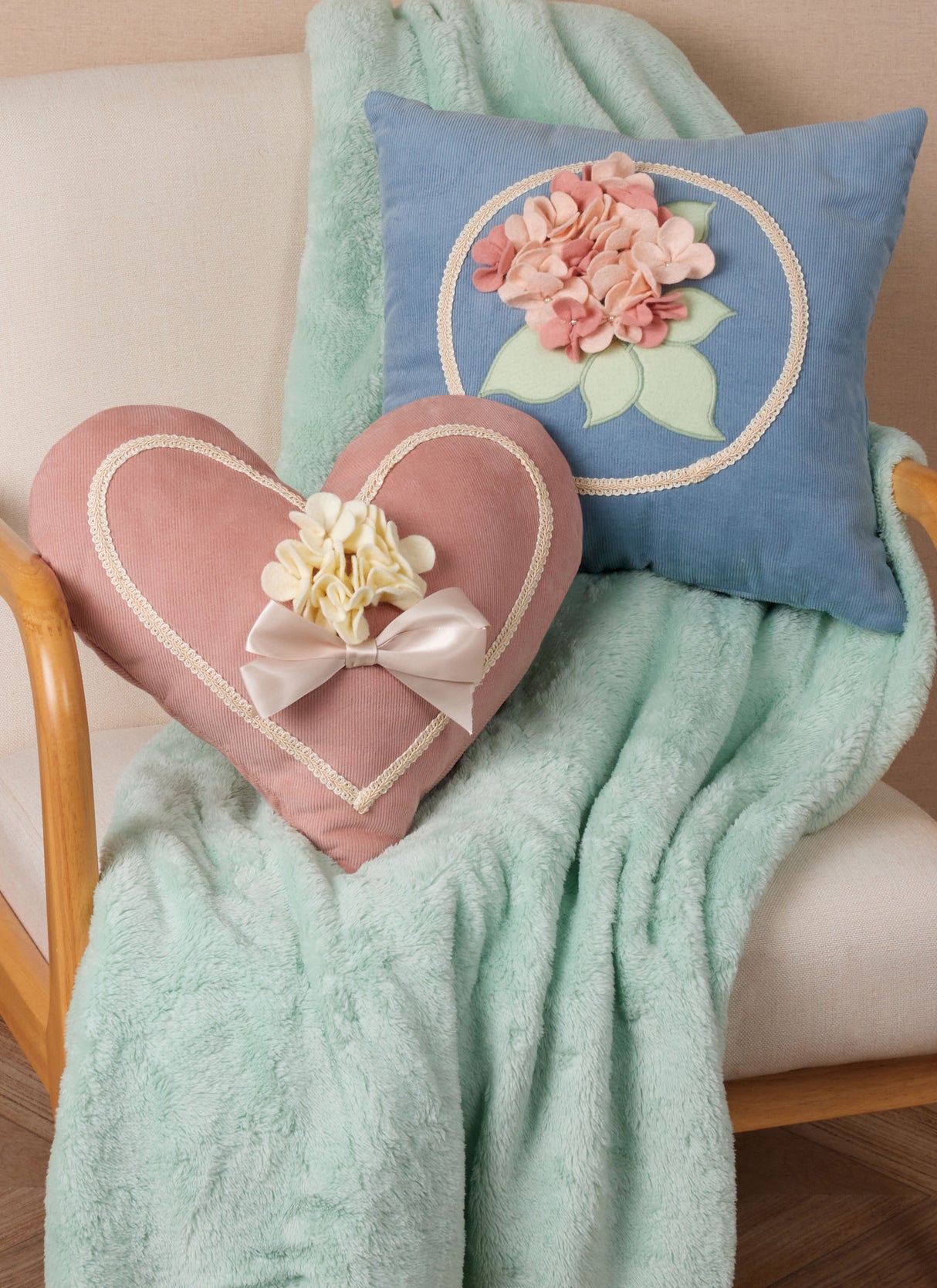 Patron McCall's n°8573 - Coussins décoratifs à volants