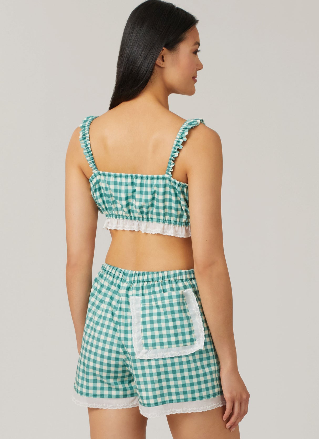 Patron McCall's n°8613 - Haut boutonné, bralette & short coordonnés