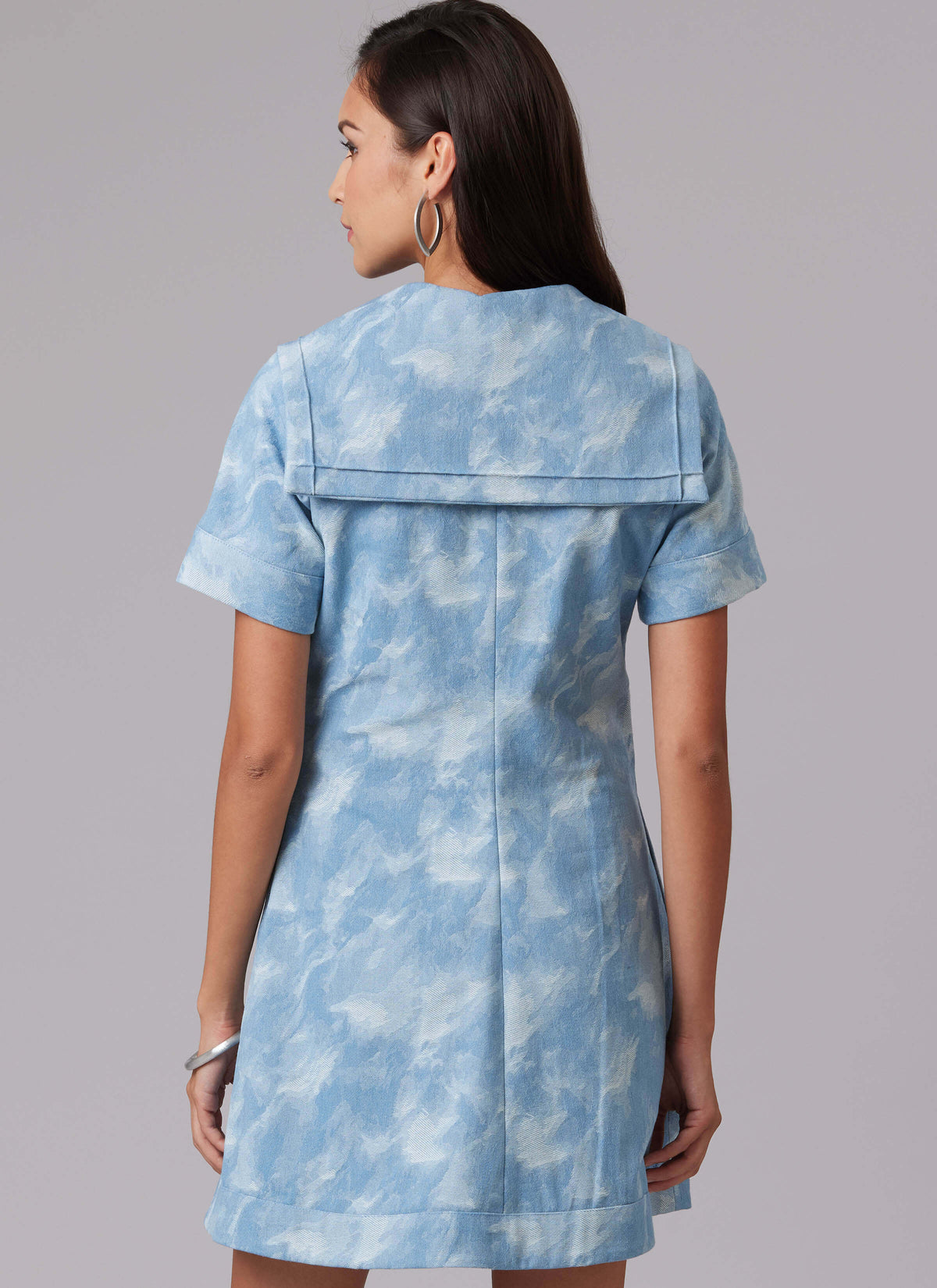 Patron McCall's n°8625 – Robe trapèze à col Claudine