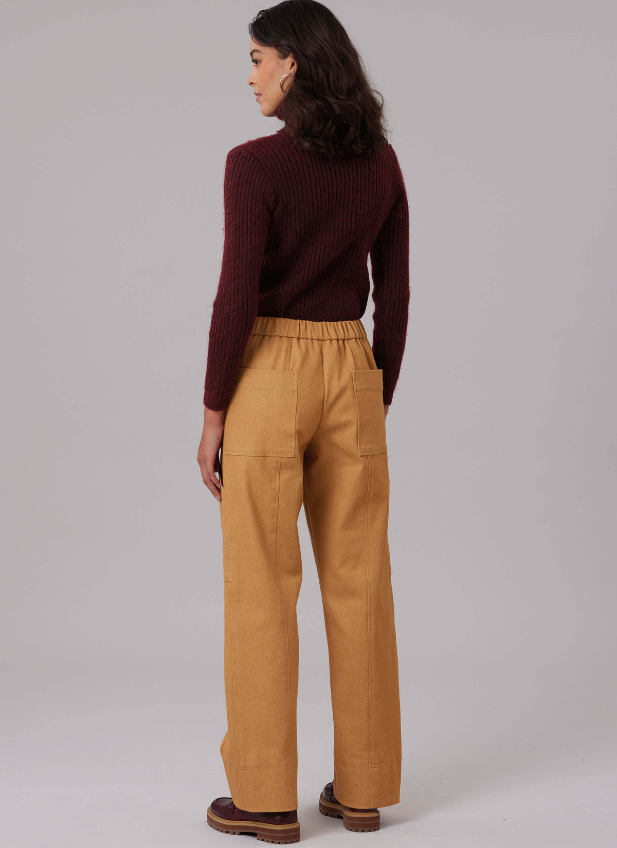 Patron McCall's n°8636 – Pantalons à enfiler sont dotés d’une taille élastiquée avec des cordons