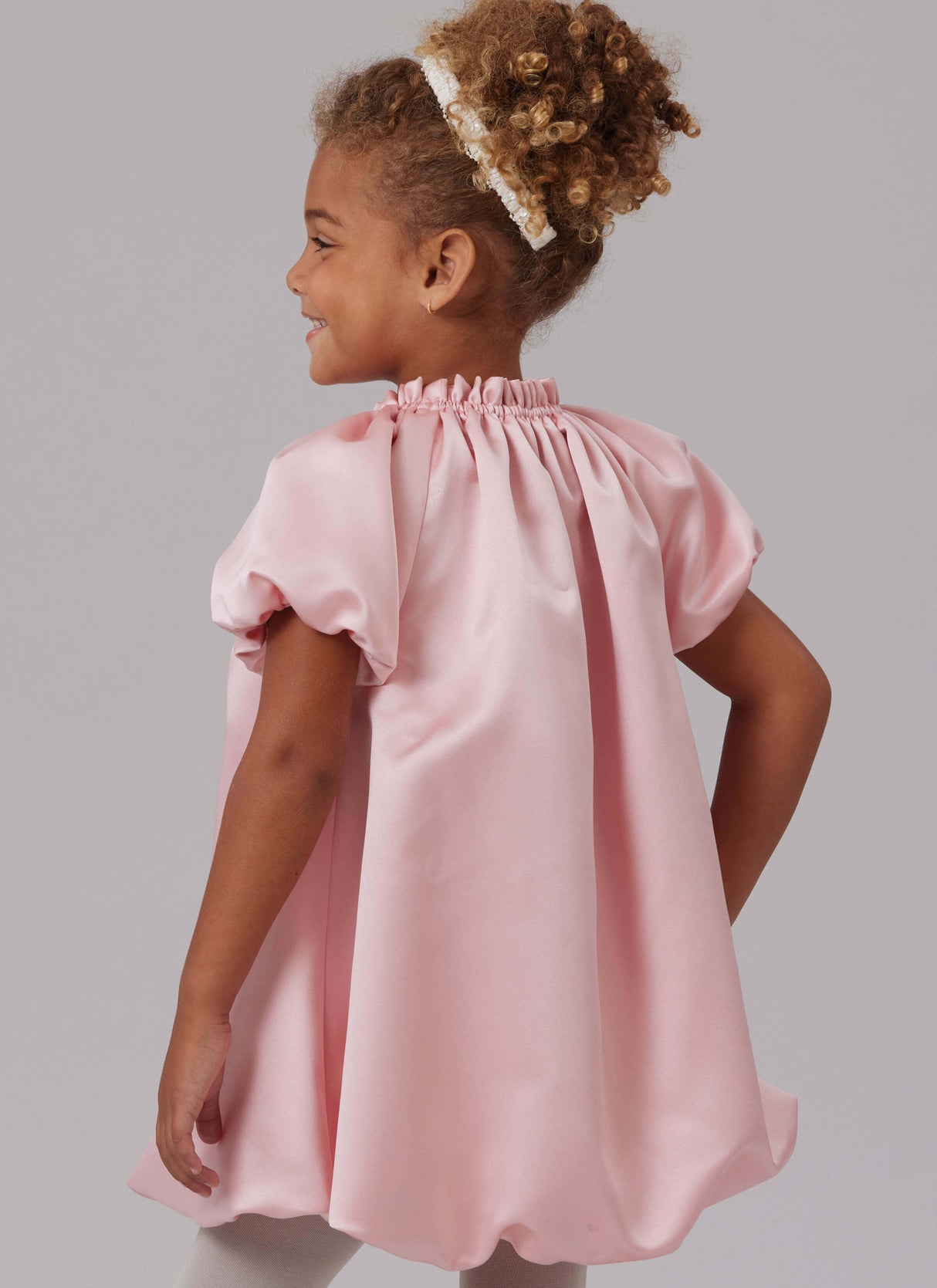 Patron McCall's n°8641 – Robe à ourlet bouffant et col volant