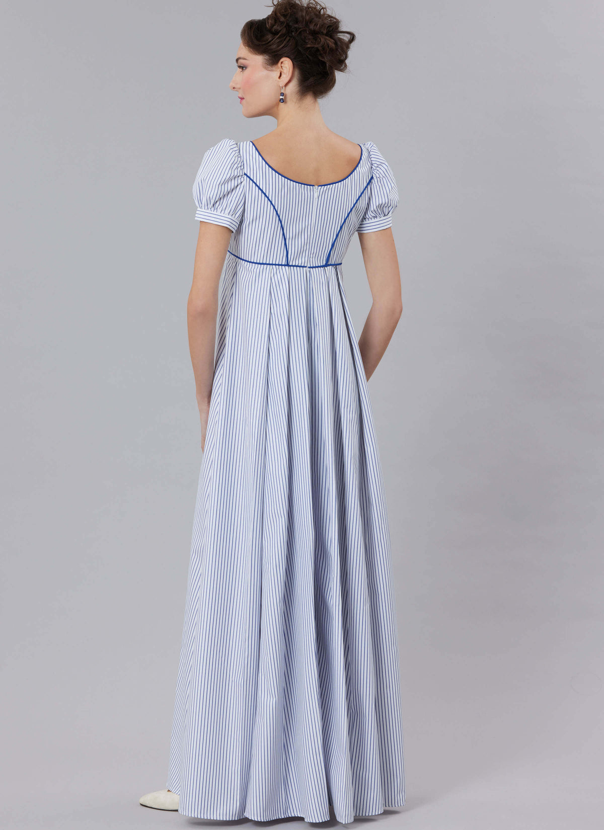 Patron McCall's n°8647 – Robes Régence à taille empire