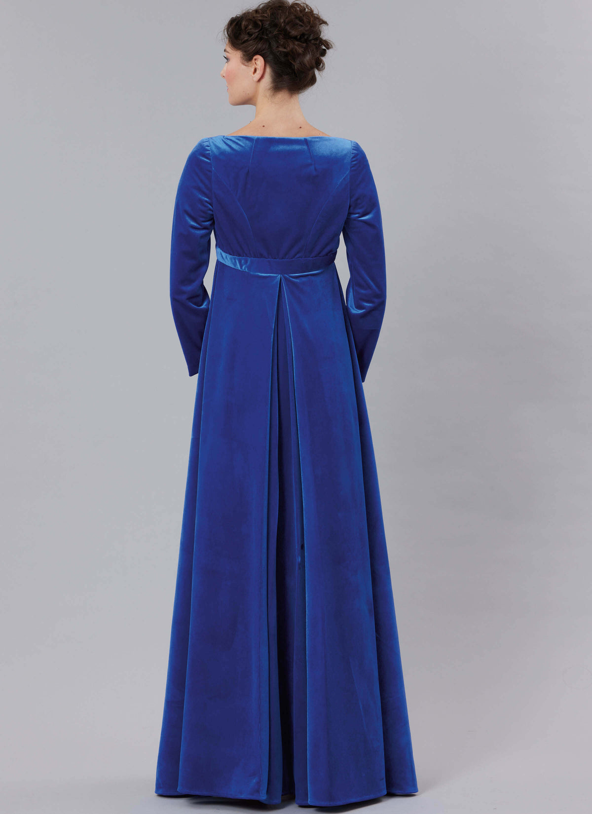 Patron McCall's n°8648 – Manteau et robe Régence