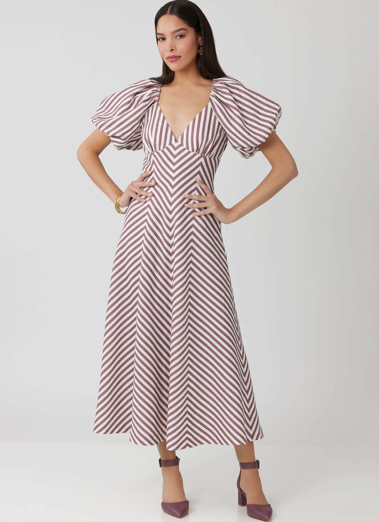 Patron McCall's n°8649 – Robes évasées à décolleté en V