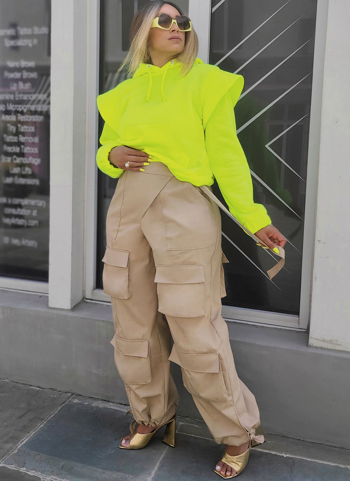 Patron Know Me n°2054 – Sweat à capuche et pantalon cargo pour femmes