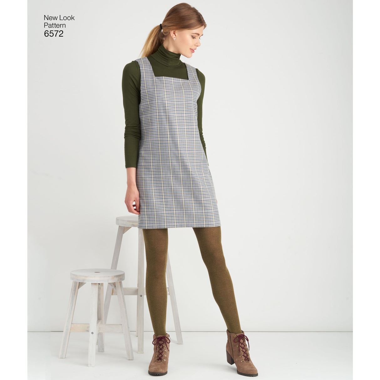 Patron New Look n°6572 – Robe tablier à larges bretelles