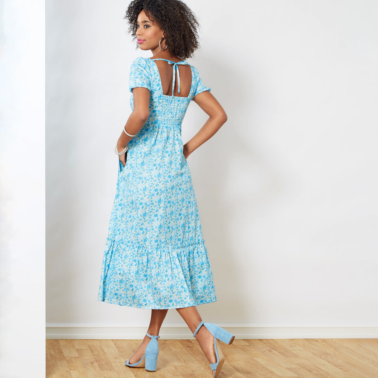 Patron New Look n°6692 - Robe dos smocké avec décolleté carré