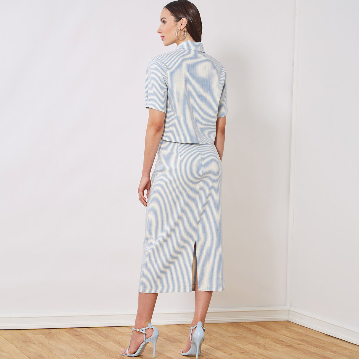 Patron New Look n°6697 - Ensemble top boutonné et jupe crayon