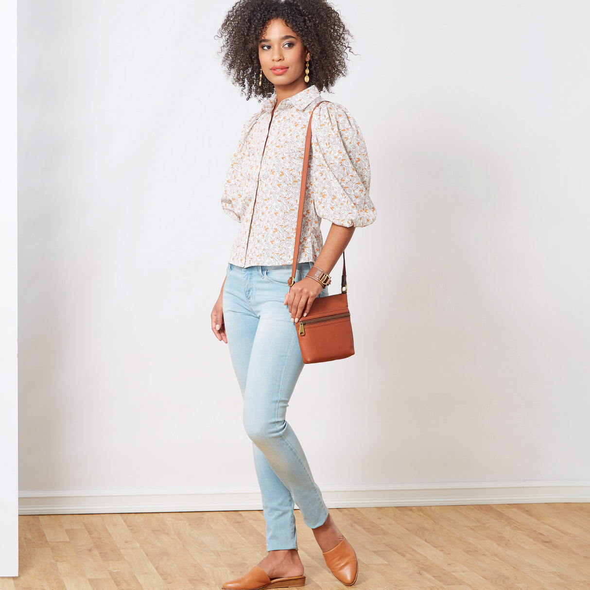 Patron New Look n°6698 - Blouse boutonnée avec variations de manches