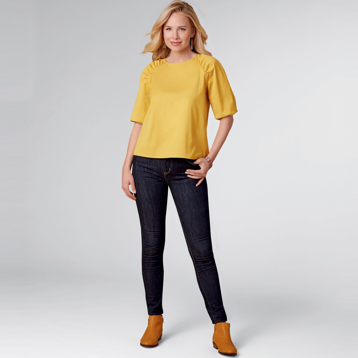 Patron New Look n°6708 - Top femme à manches raglan froncées
