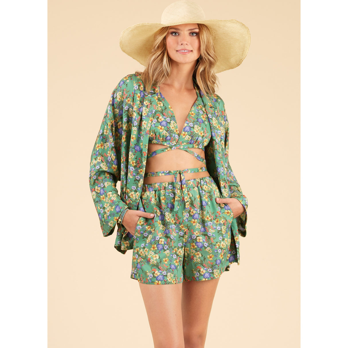 Patron New Look n°6737 - Veste, haut cache-cœur et short