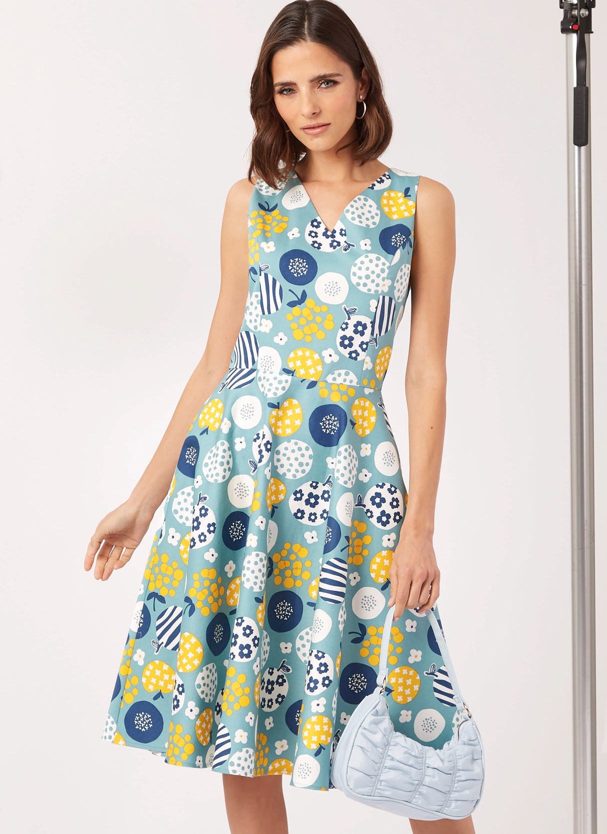 Patron New Look n°6748 – Robe à encolure en V