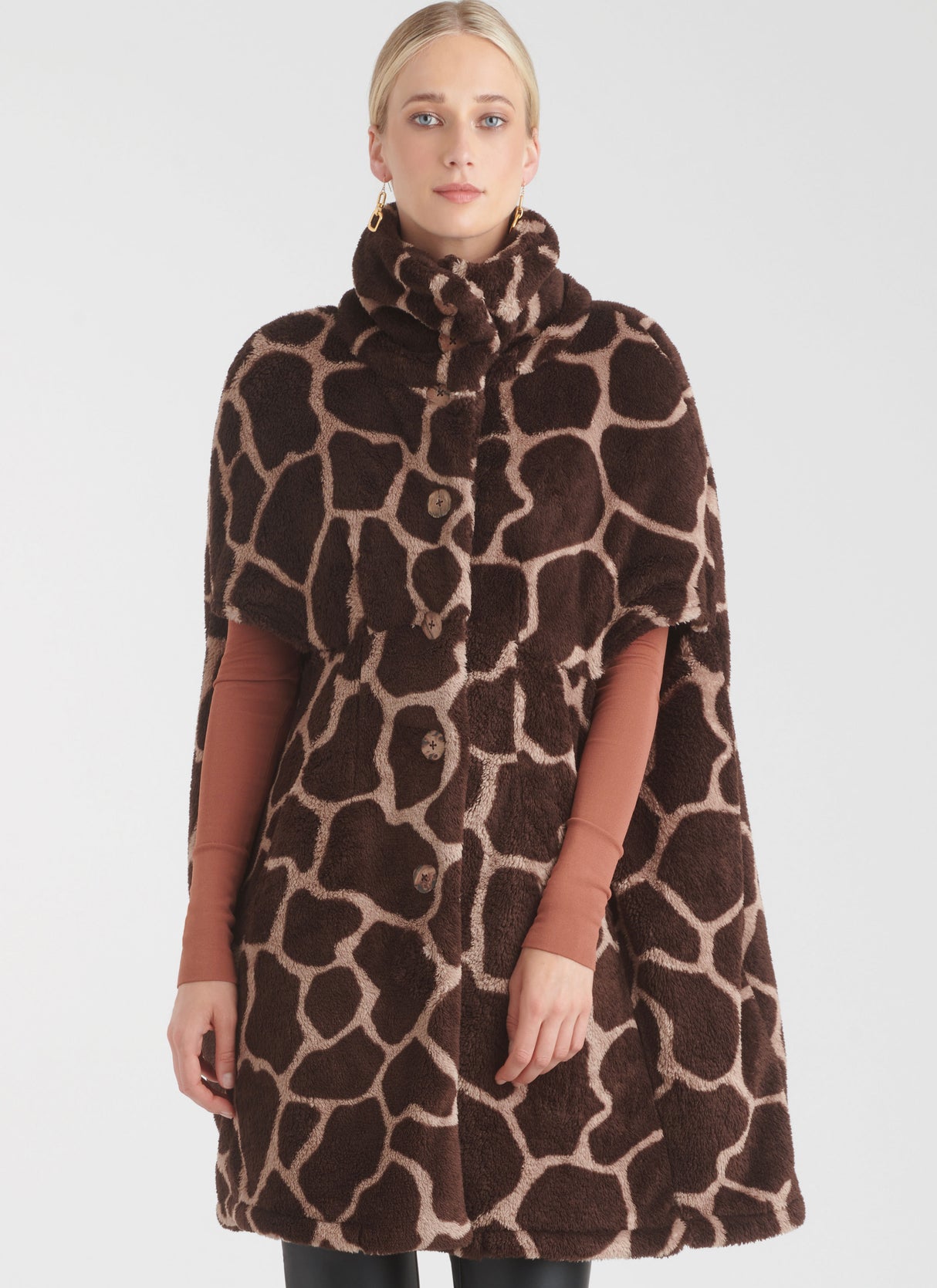 Patron New Look n°6768 – Cape élégante pour femme