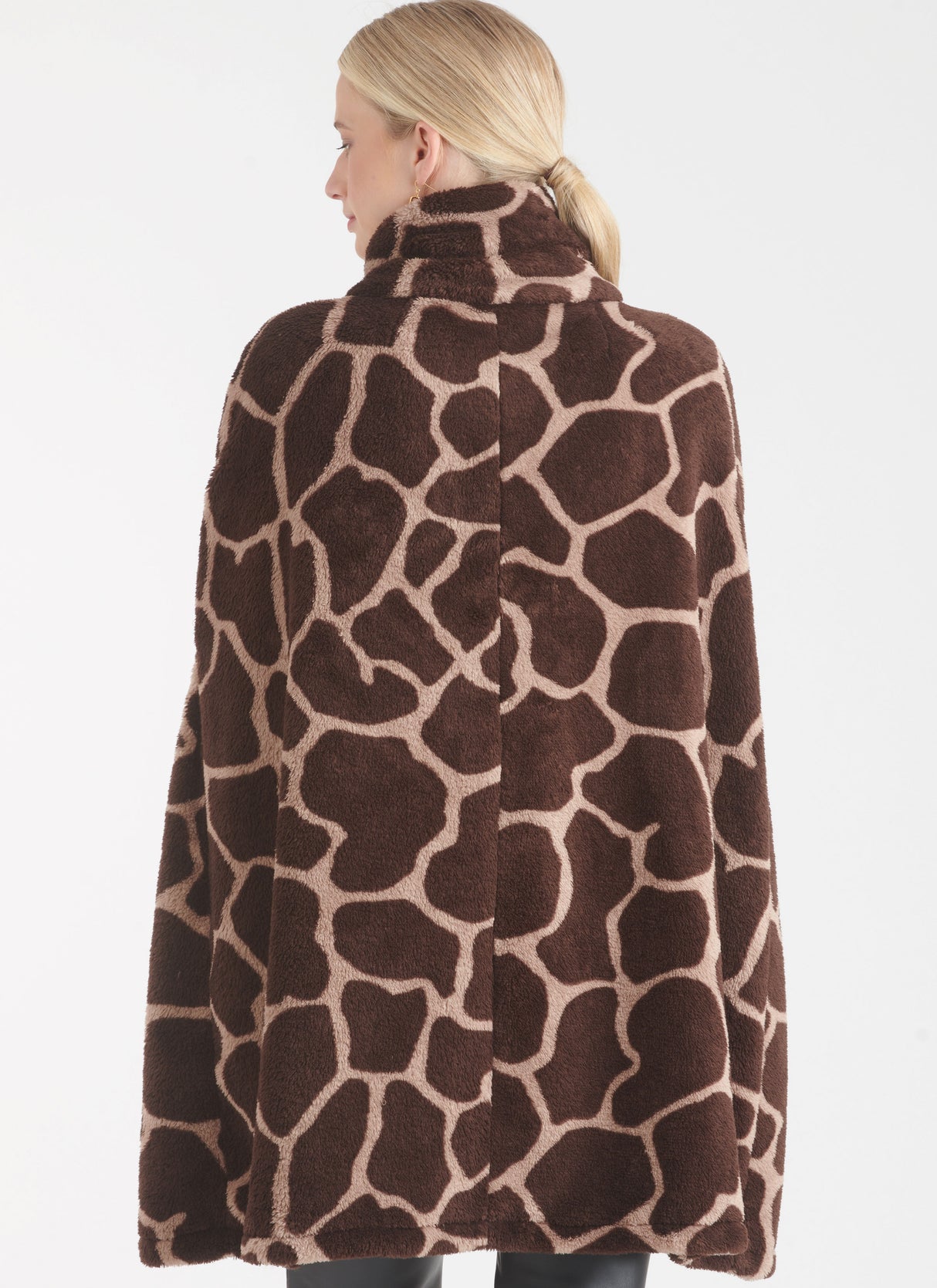 Patron New Look n°6768 – Cape élégante pour femme