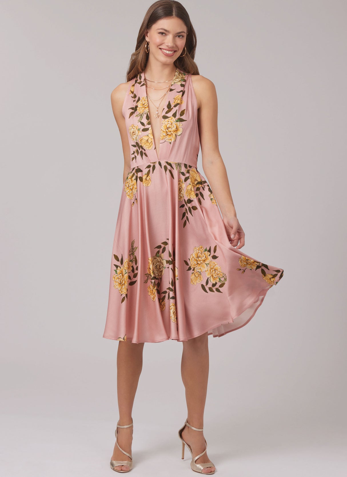 Patron New Look n°6797 – Robe trapèze à plis & poches