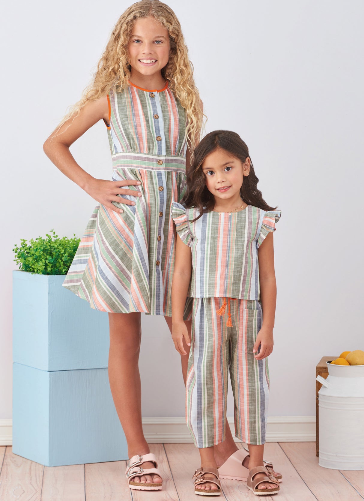 Patron Simplicity n°9761 – Robe, haut et pantalon pour enfants et jeunes filles