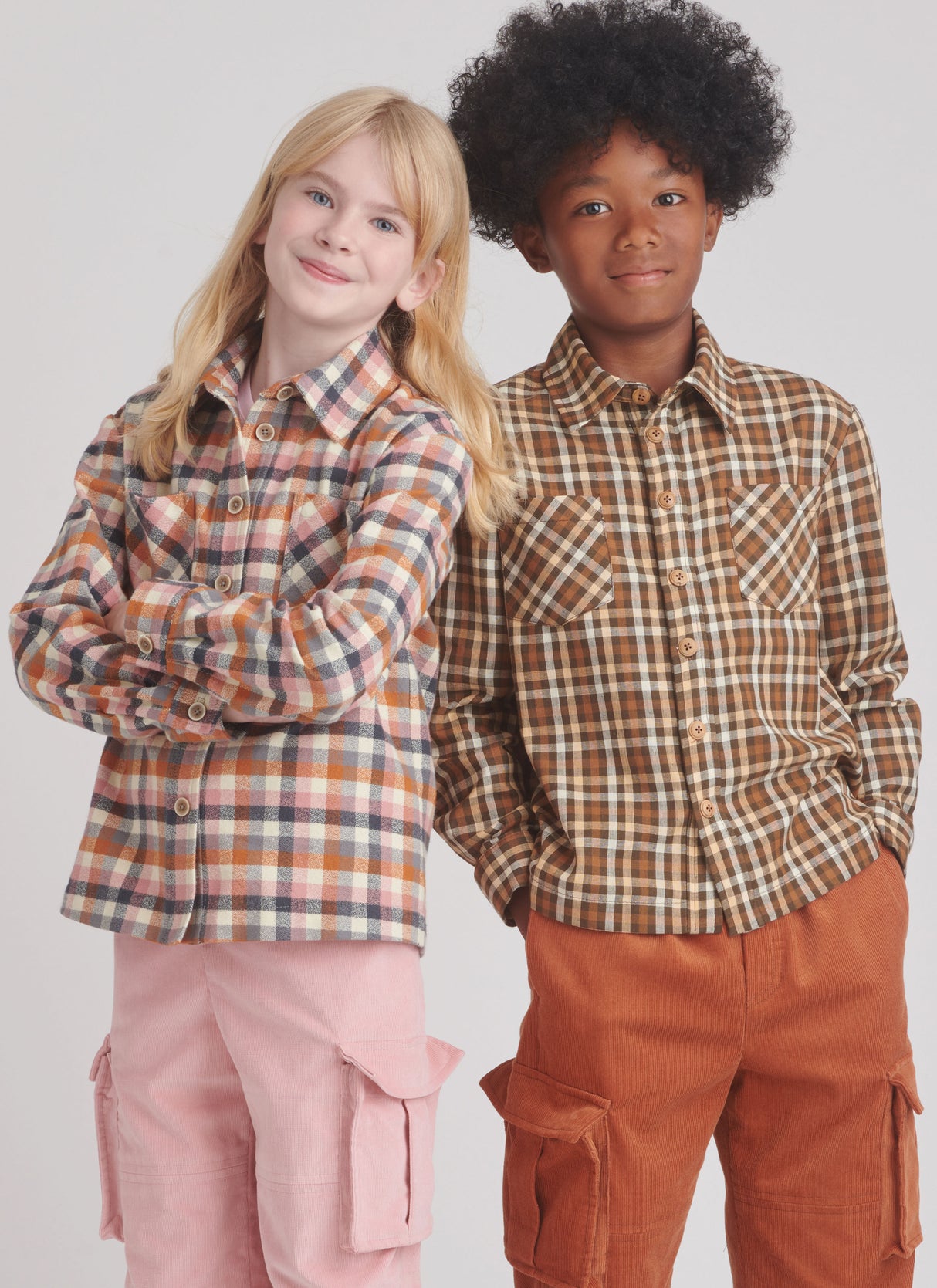 Patron Simplicity n°9864 – Chemise et pantalon cargo pour enfants