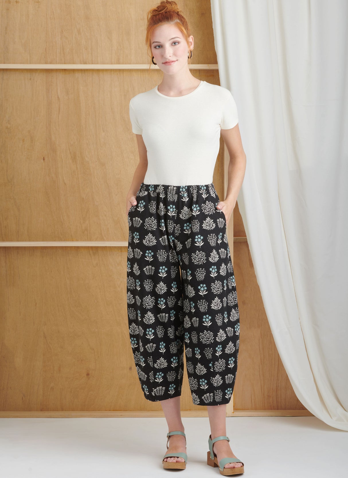 Patron Simplicity n°9907 – Tabliers en trois longueurs et pantalons lanternes