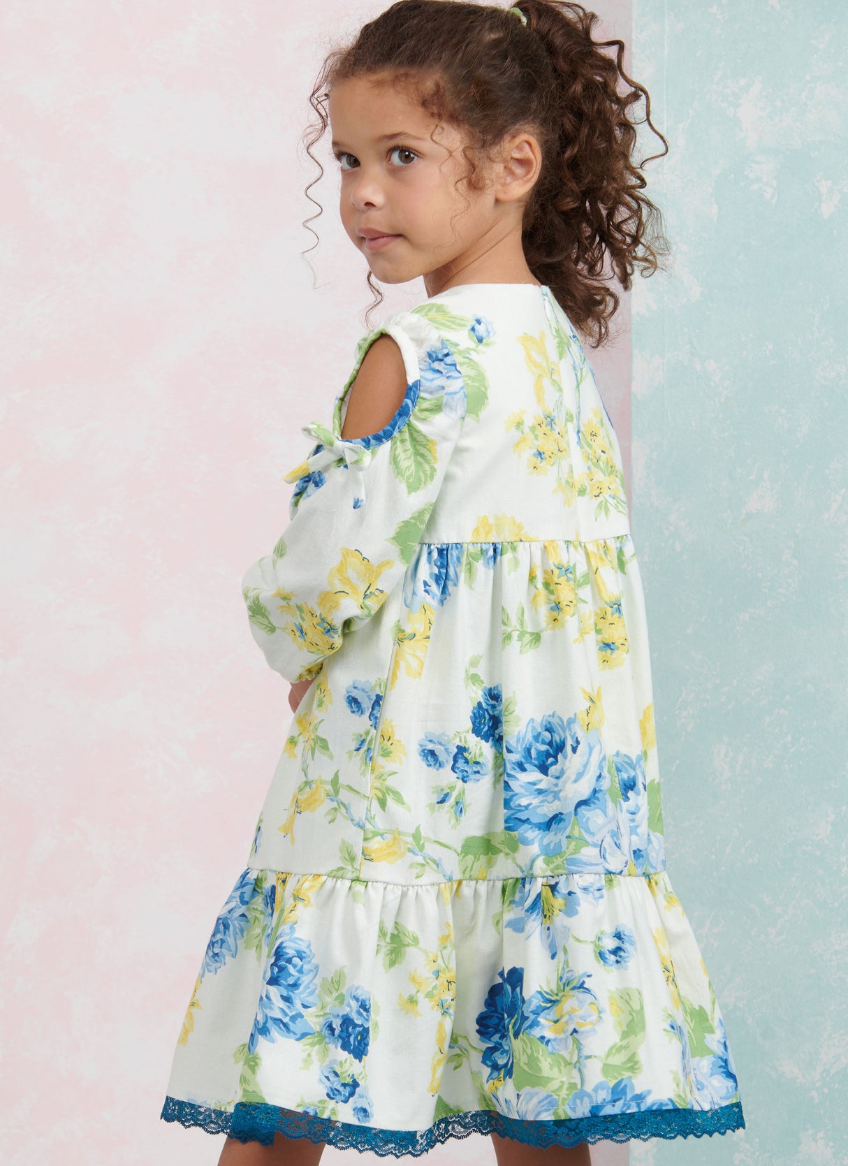 Patron Simplicity n°9933 – Robe enfants à étages et variantes de manches