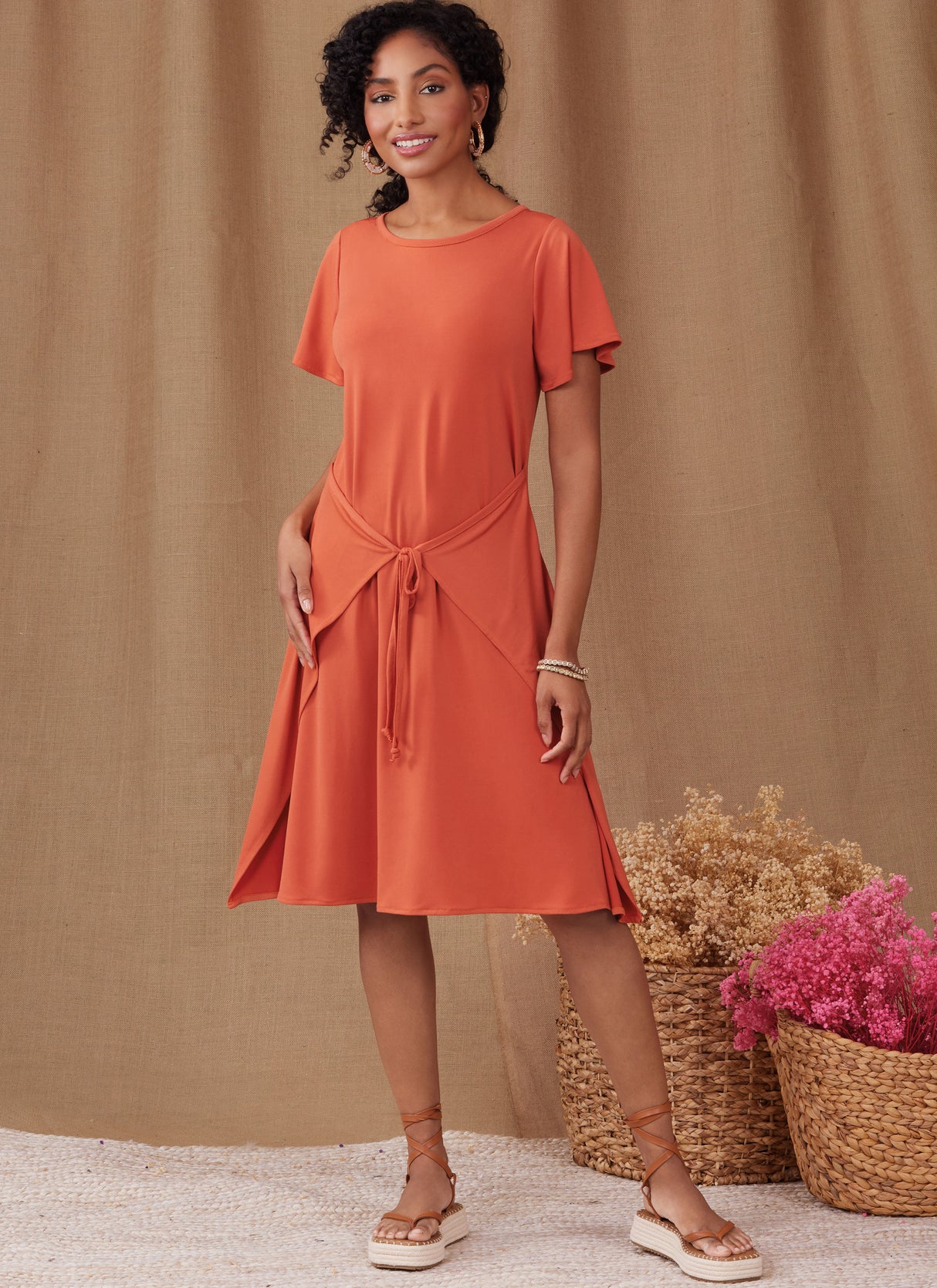 Patron Simplicity n°9947 – Robe portefeuille manches volantes ou sans manches