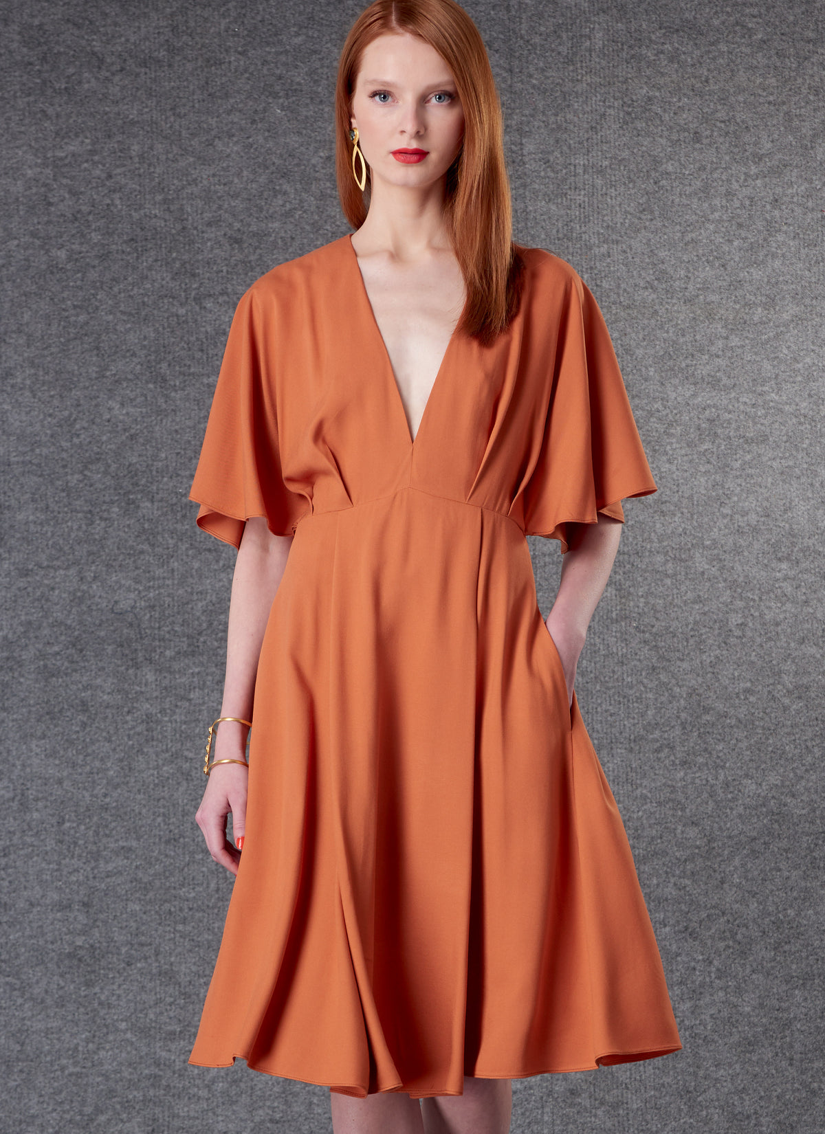 Patron Vogue n°1801 - Robe évasée à encolure en V et taille haute ...