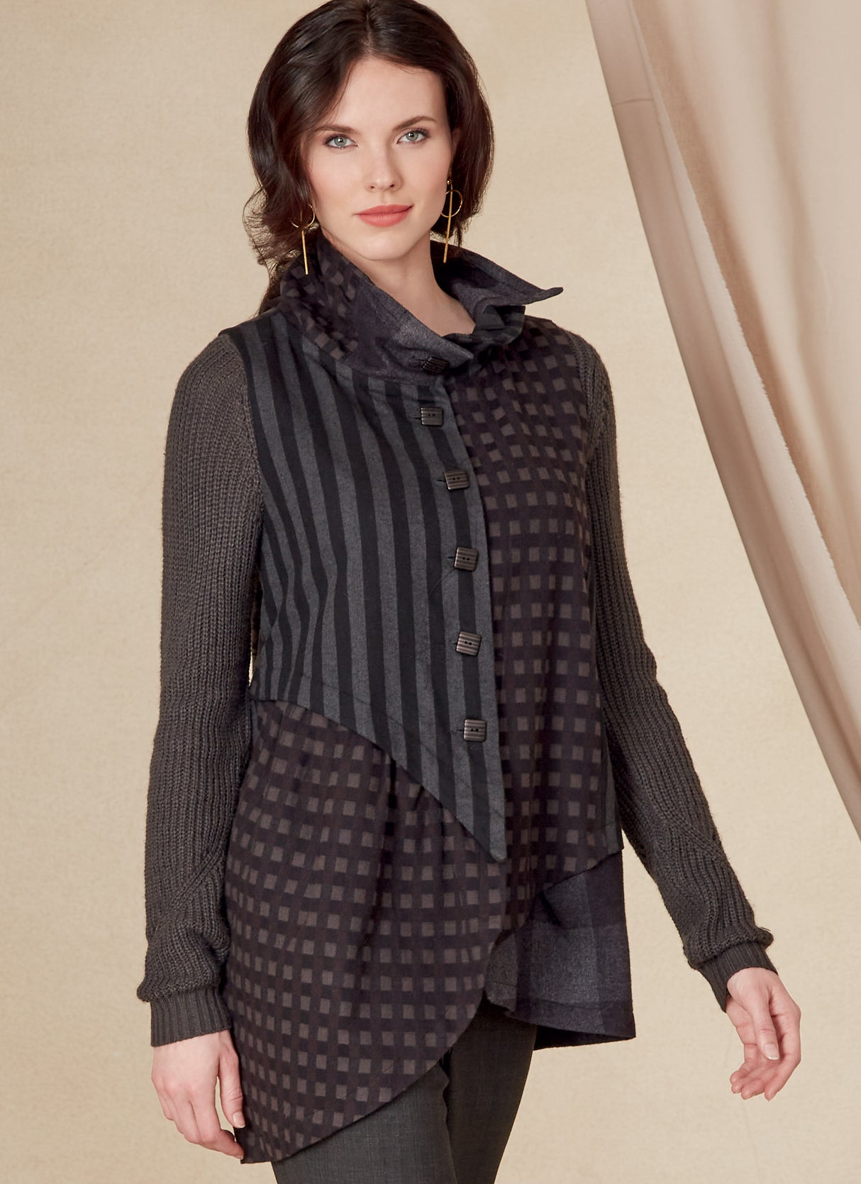 Patron Vogue n°1817 - Veste asymétrique avec col montant