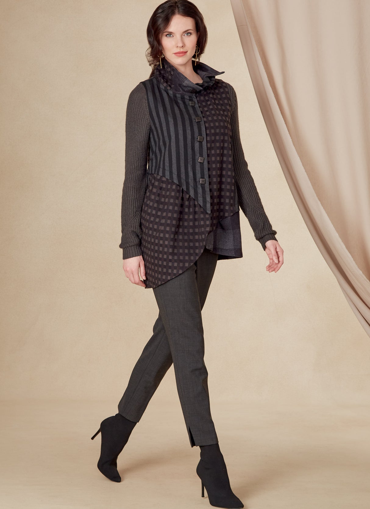 Patron Vogue n°1817 - Veste asymétrique avec col montant