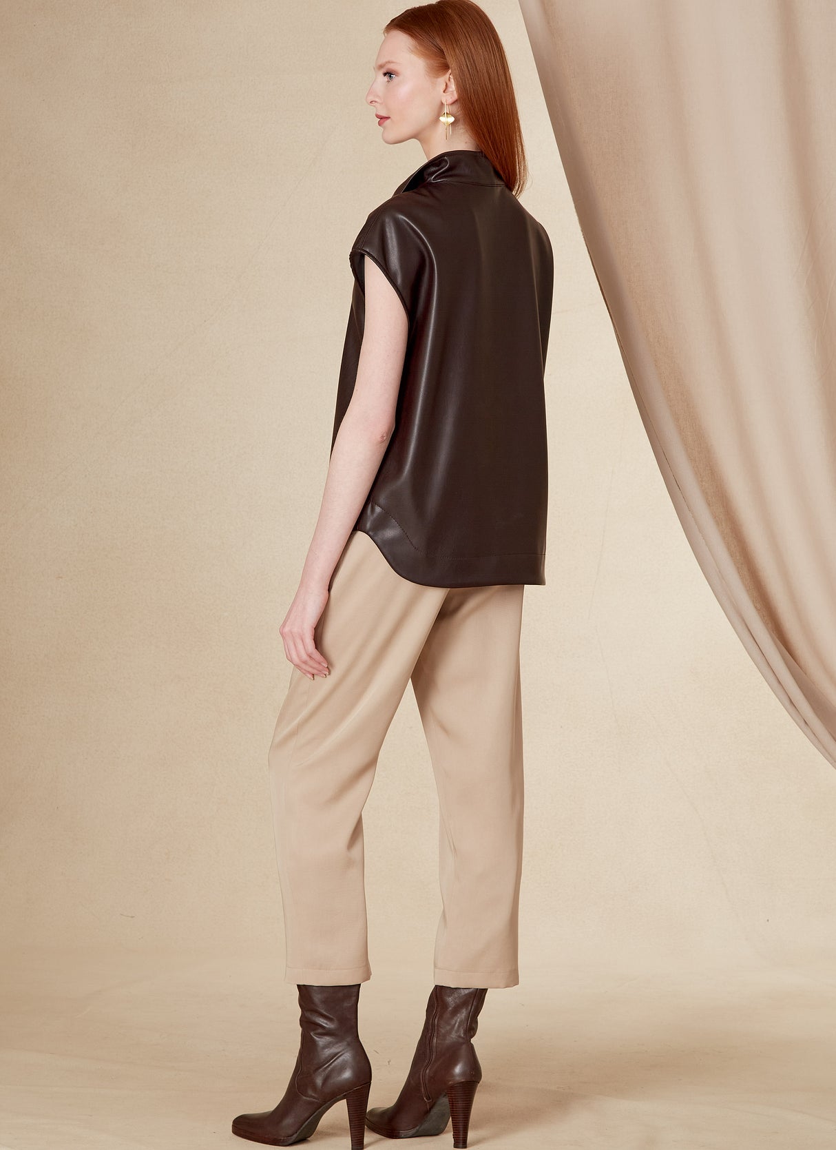 Patron Vogue n°1833 - Ensemble féminin : haut, jupe et pantalon