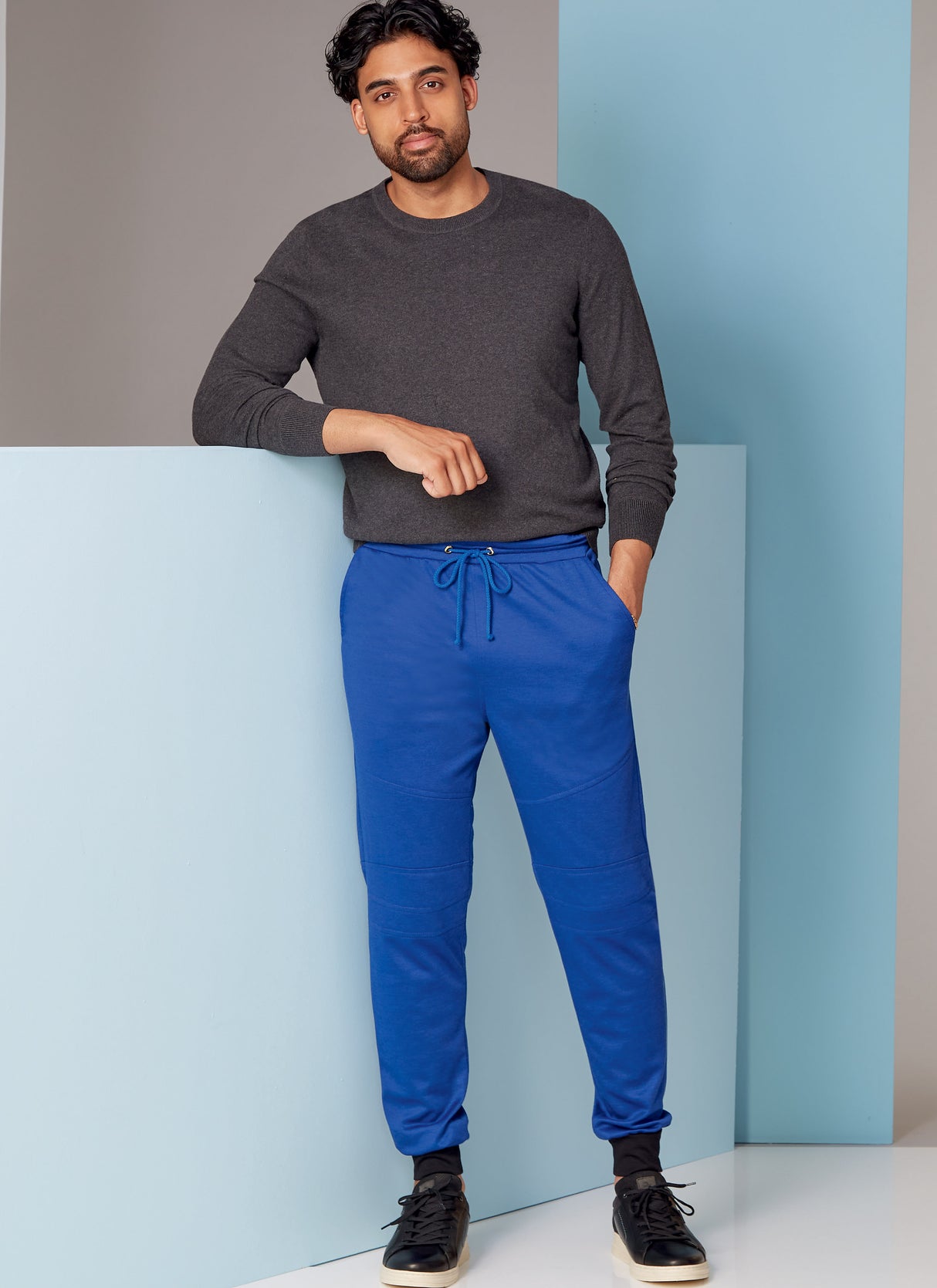 Patron Vogue n°1854 - Pantalon de jogging ajusté pour homme avec détails surpiqués