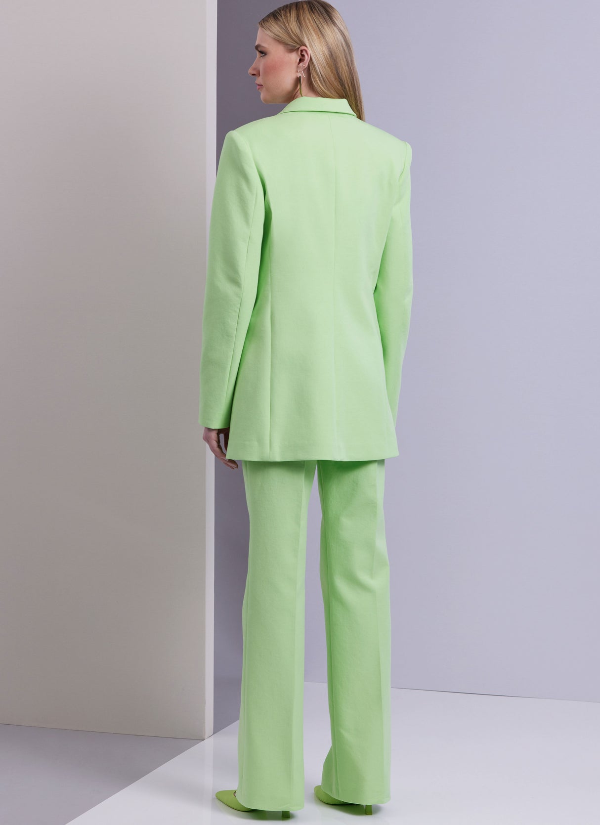 Patron Vogue n°1960 - Ensemble veste, haut en tricot et pantalon élégants