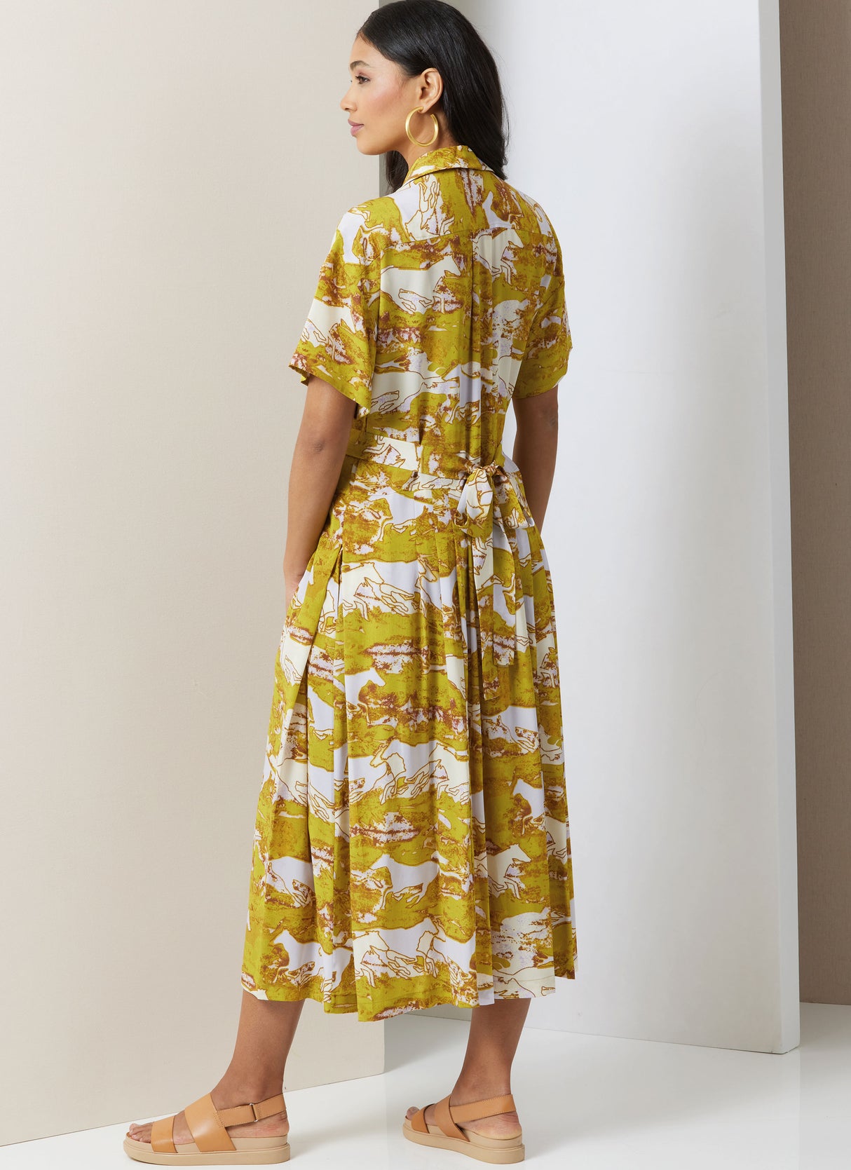 Patron Vogue n°2024 - Robe midi ample avec fermeture asymétrique