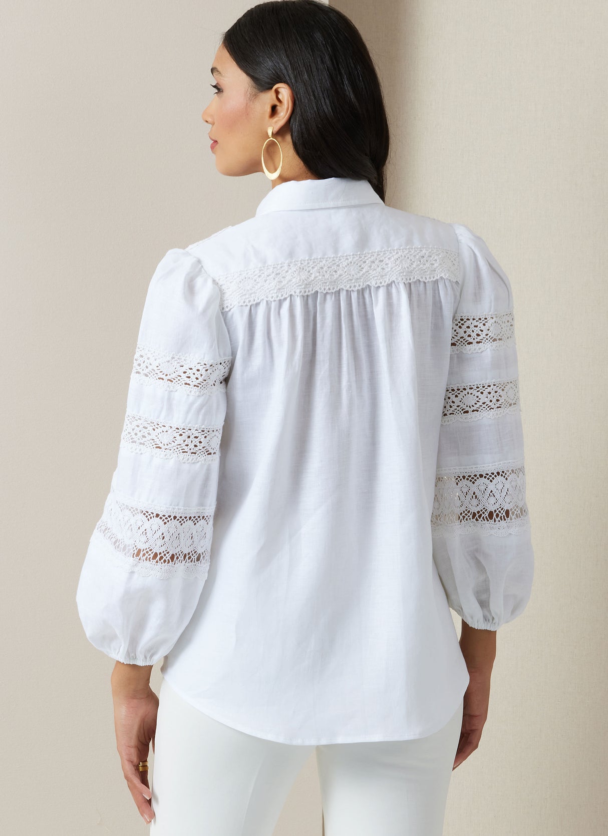 Patron Vogue n°2031 - Blouses élégantes avec col pointu et manches variées