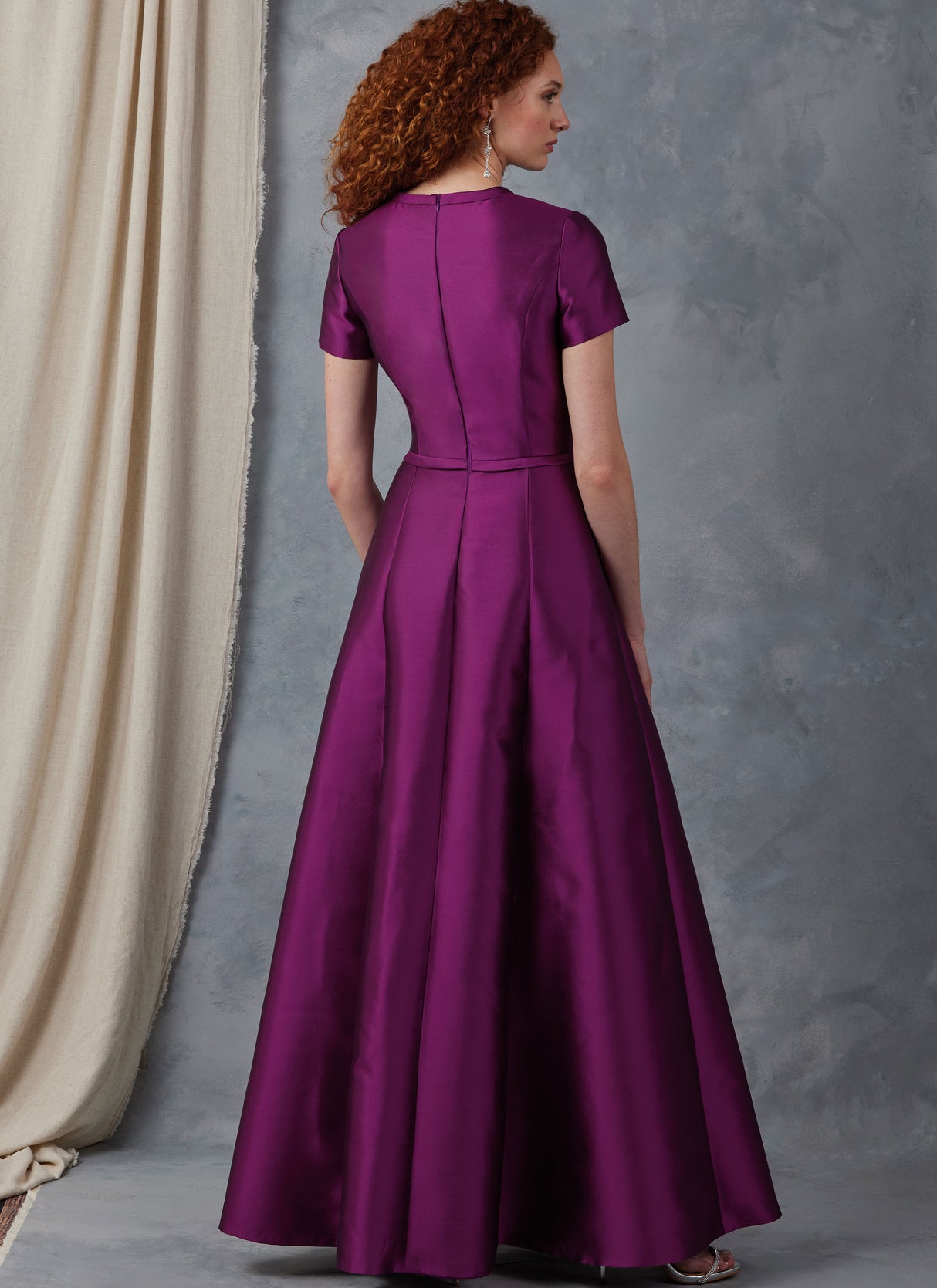 Patron Vogue n°2044 - Robe fit-and-flare avec variations de manches