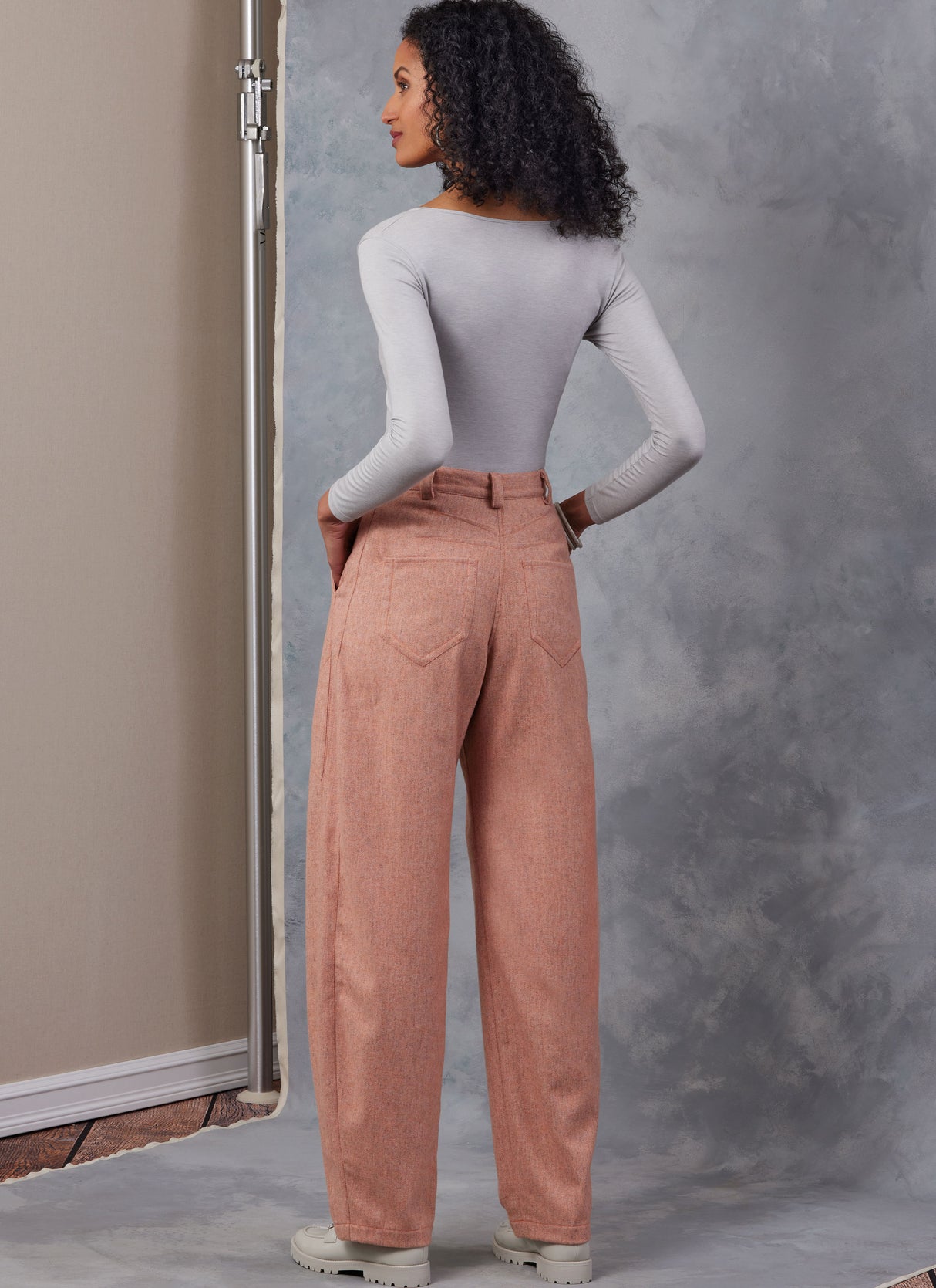 Patron Vogue n°2051 - Pantalon taille haute à jambes larges avec poches