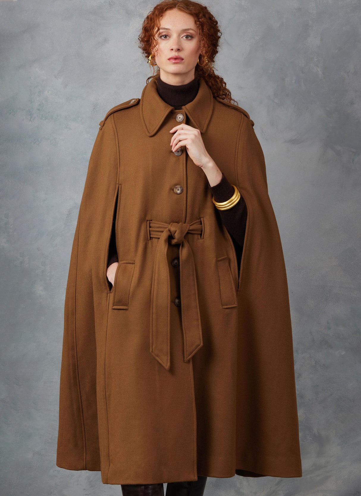 Patron Vogue n°2054 - Cape élégante avec ceinture