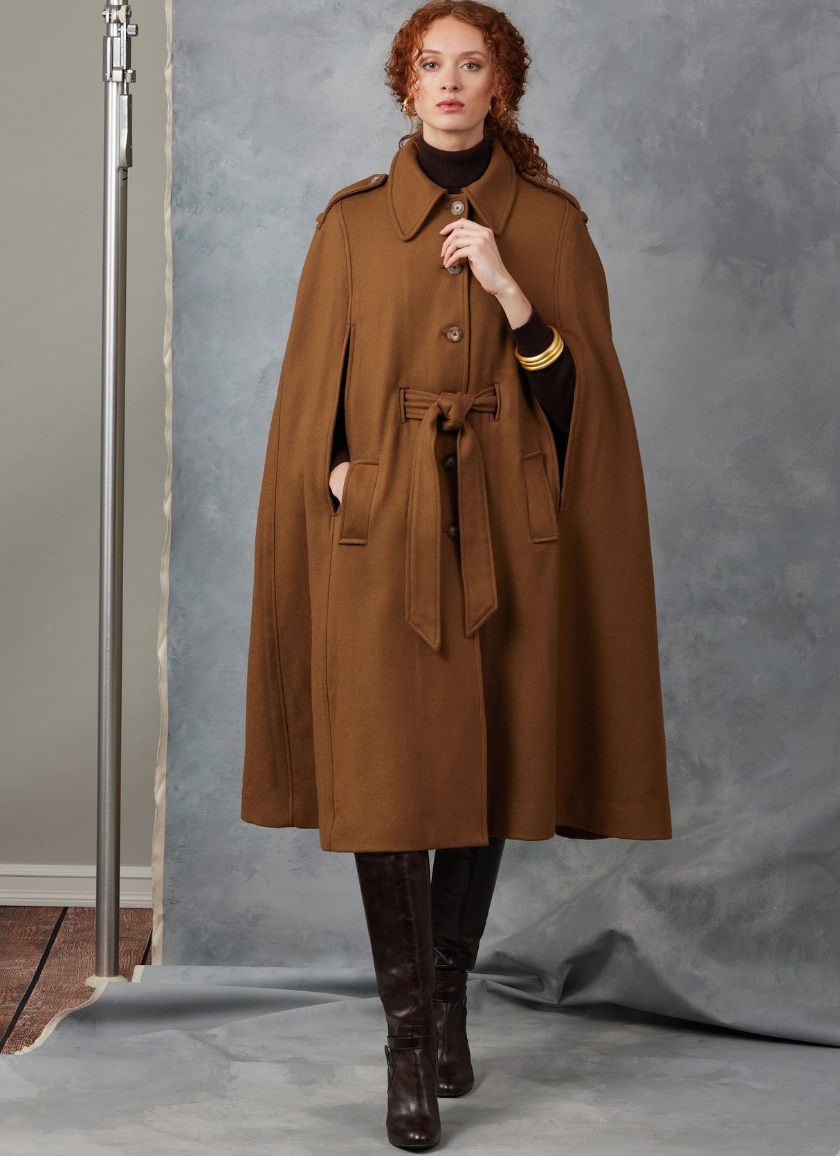 Patron Vogue n°2054 - Cape élégante avec ceinture